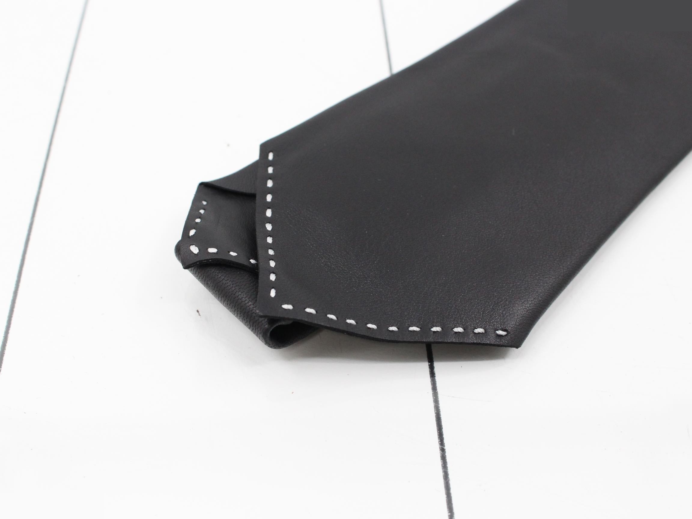 leather tie, with box and dust bag. — view 3