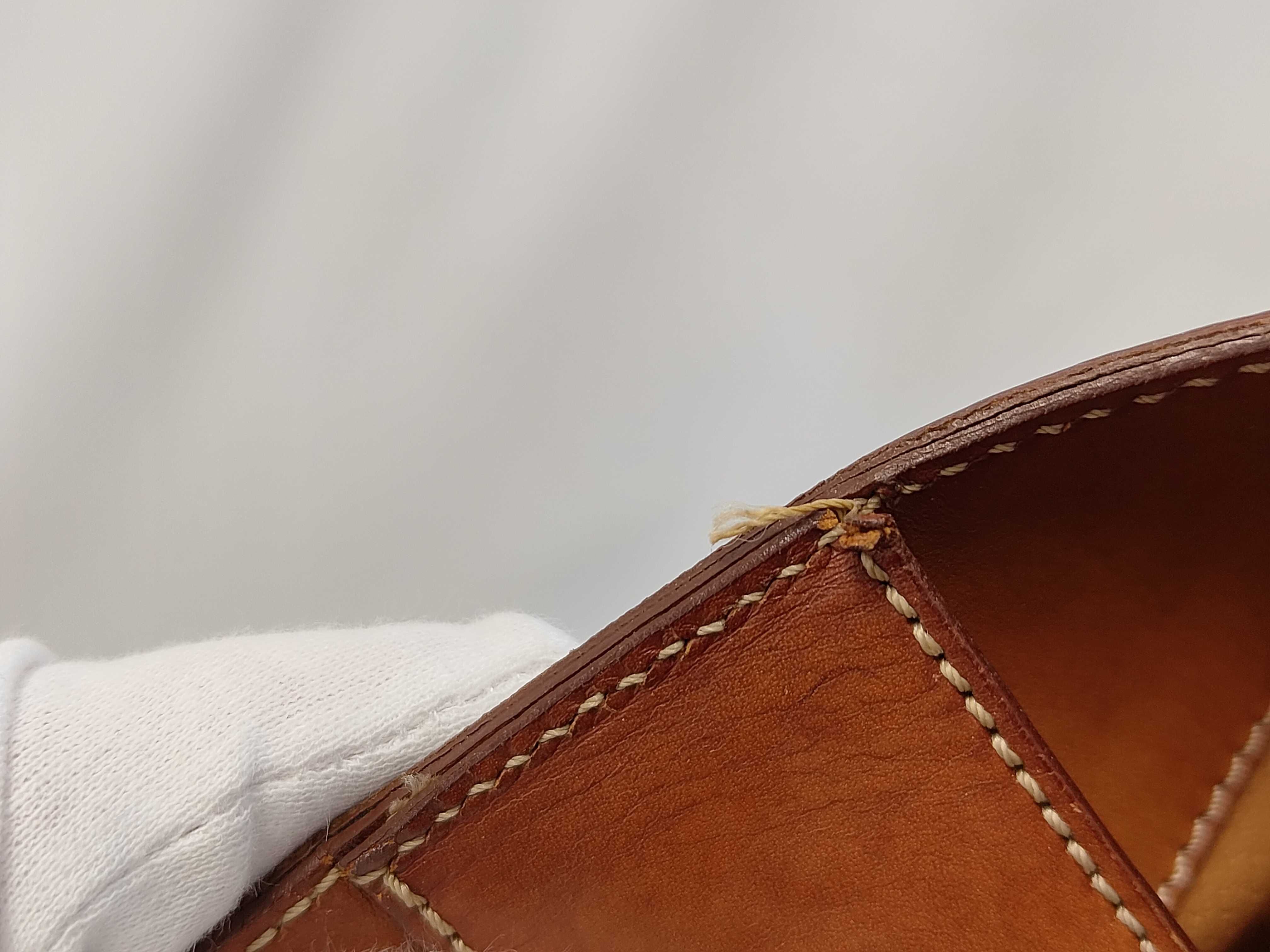 Circle Logo Leather Shoulder Bag — view 9