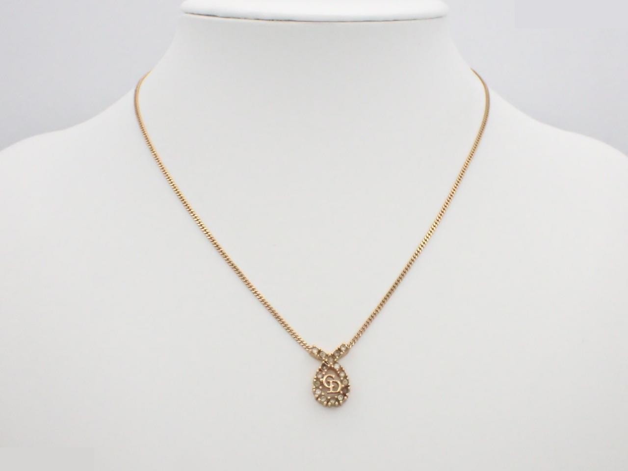 Gold necklace with stone, chain approximately 42cm long. — view 3