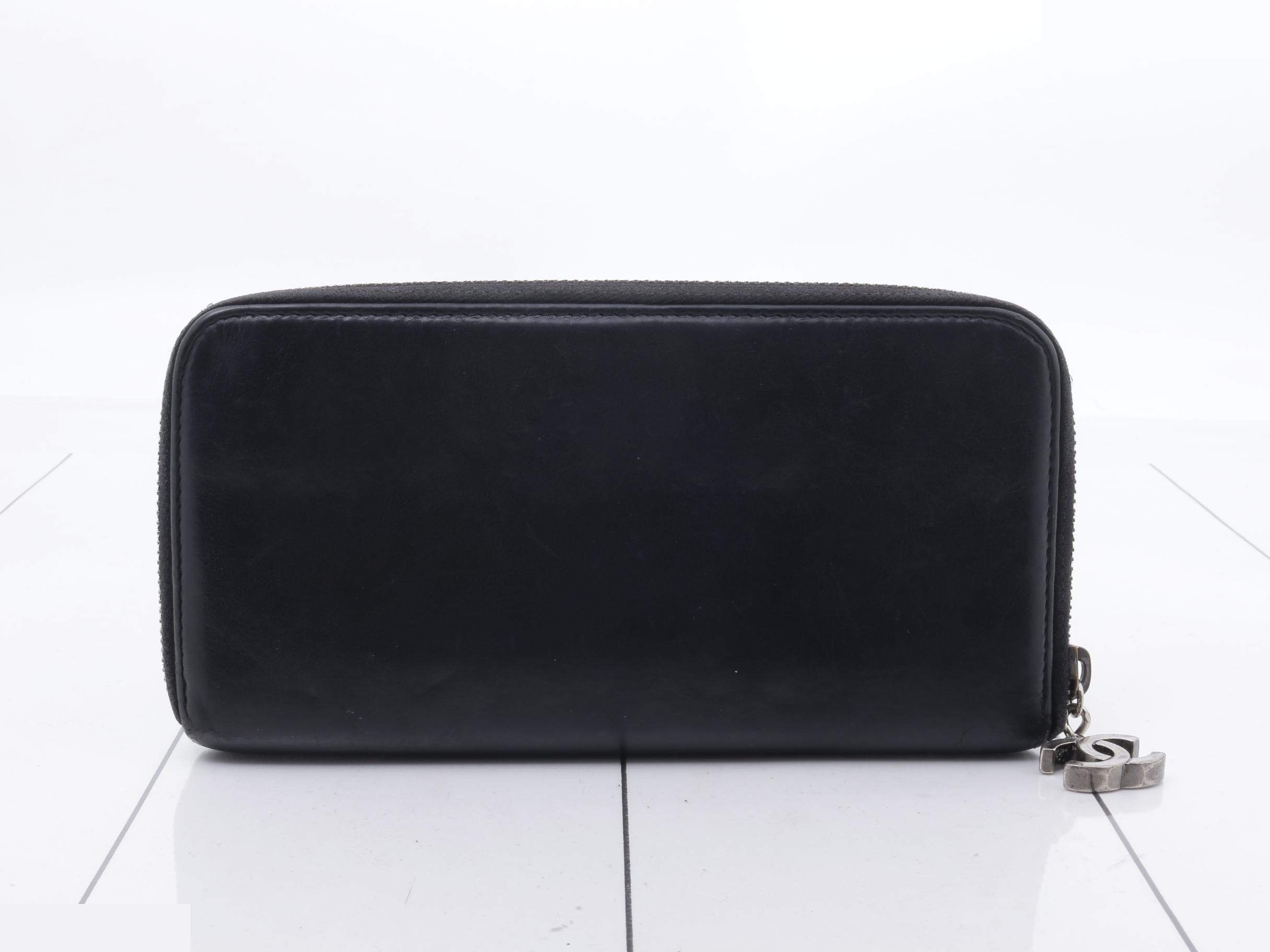 Round zipper wallet with Coco Mark, serial number 11. — view 2