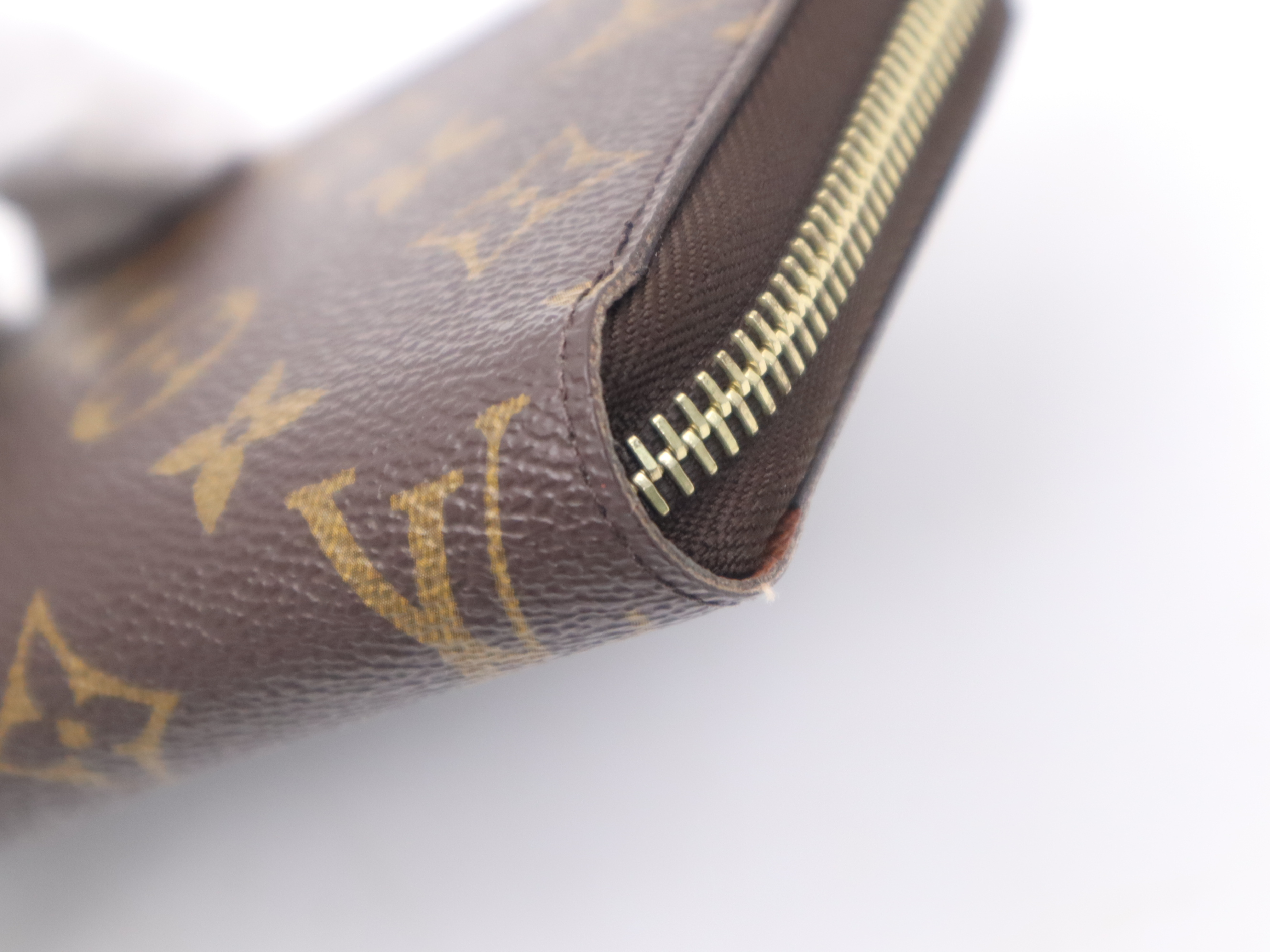 M42616 Monogram Zippy Wallet — view 6