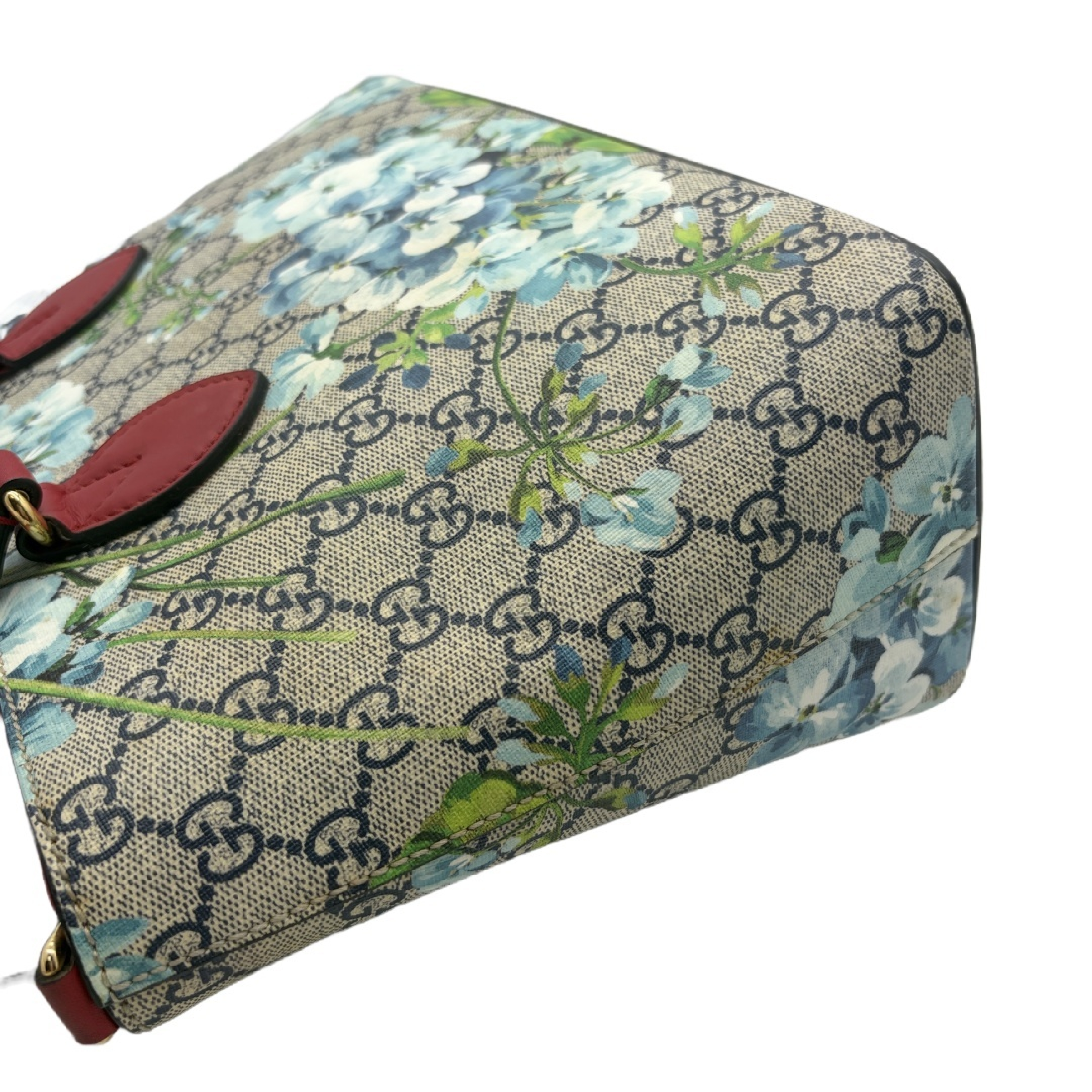 GG Blooms GG Supreme Shoulder Bag — view 3