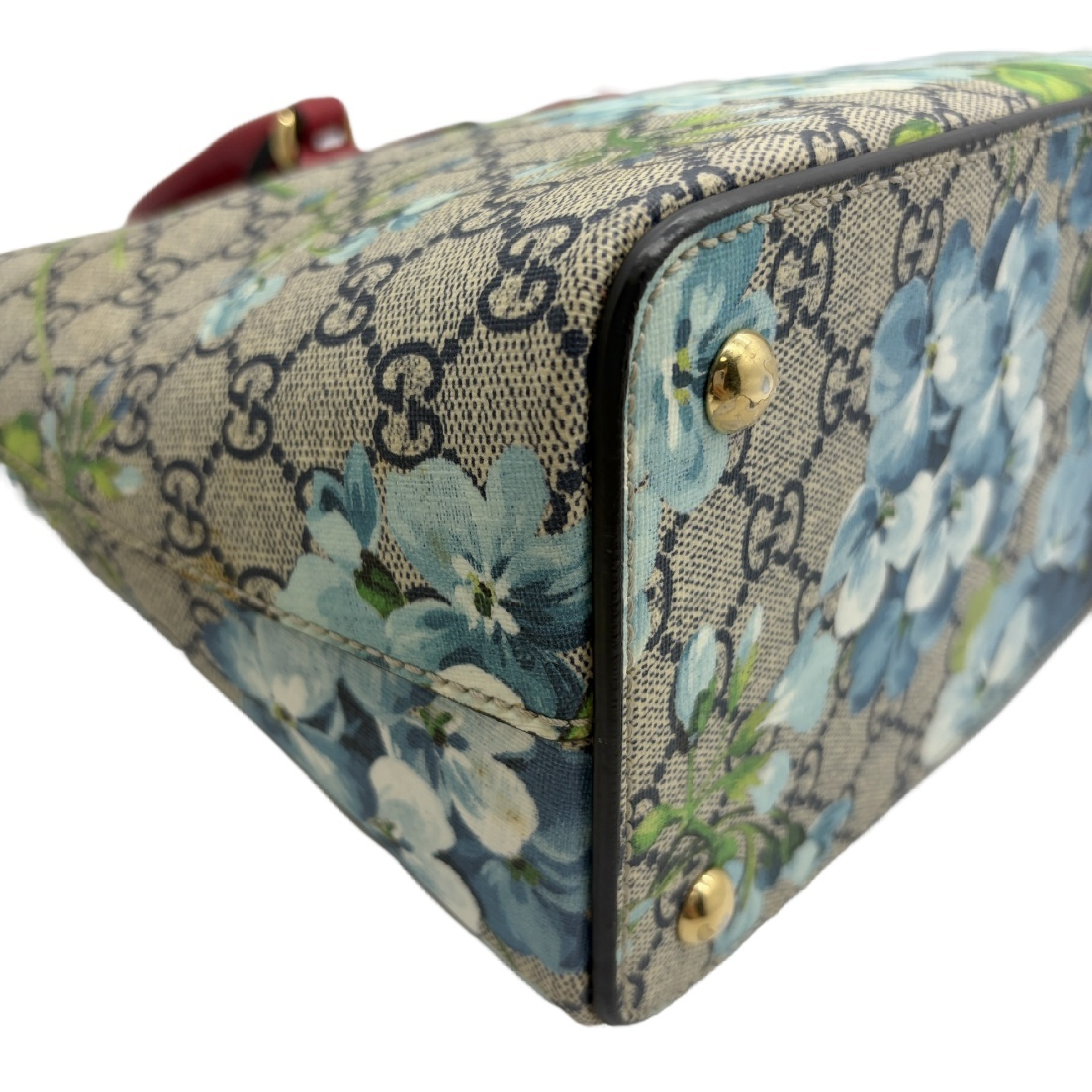 GG Blooms GG Supreme Shoulder Bag — view 4