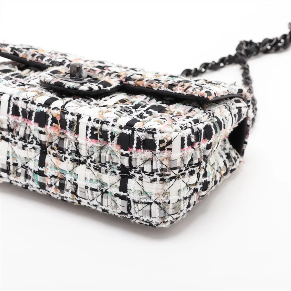 [Individually packaged] Chanel Mini Matelassé 20 Tweed Single Flap Single Chain Bag, White x Black, Silver Hardware, T584XXUA, Random Plate, A69900 — view 3