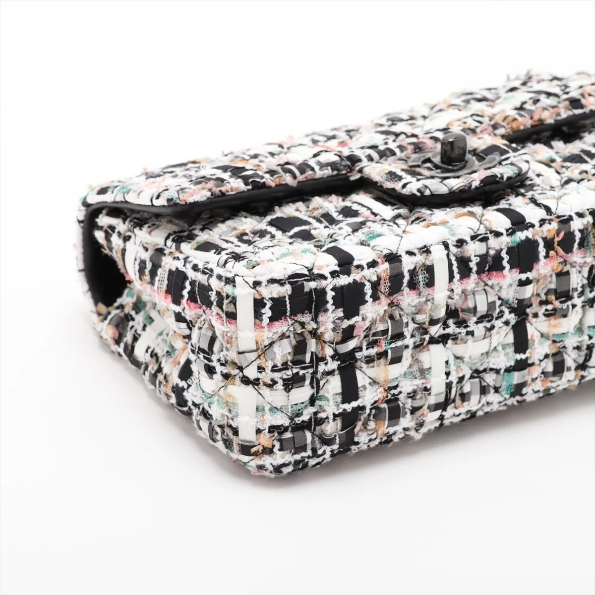 [Individually packaged] Chanel Mini Matelassé 20 Tweed Single Flap Single Chain Bag, White x Black, Silver Hardware, T584XXUA, Random Plate, A69900 — view 4