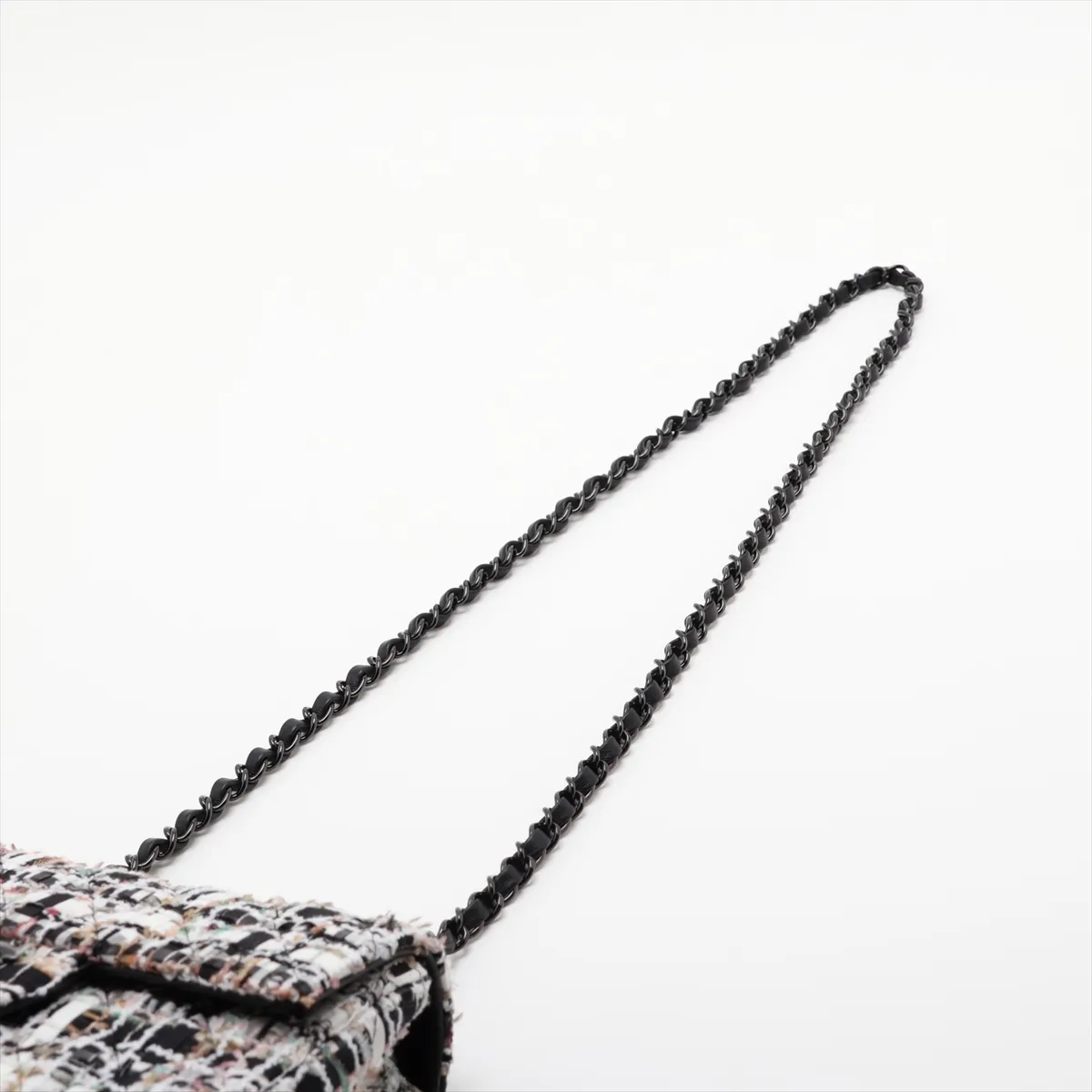 [Individually packaged] Chanel Mini Matelassé 20 Tweed Single Flap Single Chain Bag, White x Black, Silver Hardware, T584XXUA, Random Plate, A69900 — view 5
