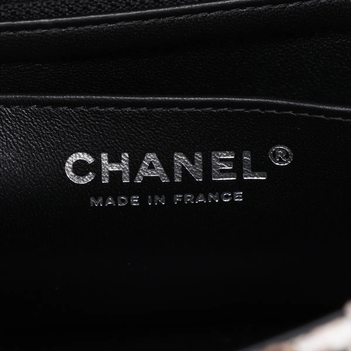 [Individually packaged] Chanel Mini Matelassé 20 Tweed Single Flap Single Chain Bag, White x Black, Silver Hardware, T584XXUA, Random Plate, A69900 — view 9