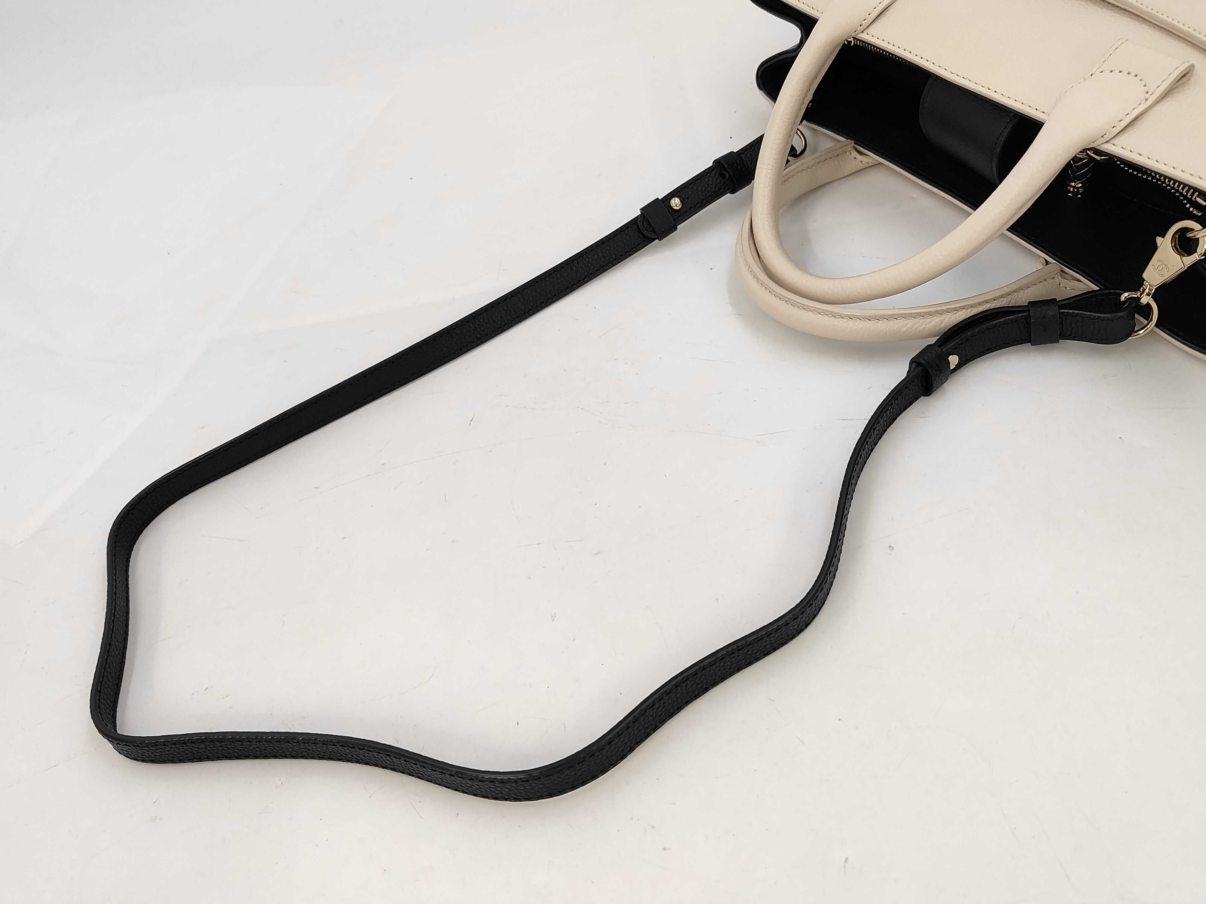 Executive Leather Handbag, Series 24 Shoulder Bag — view 3