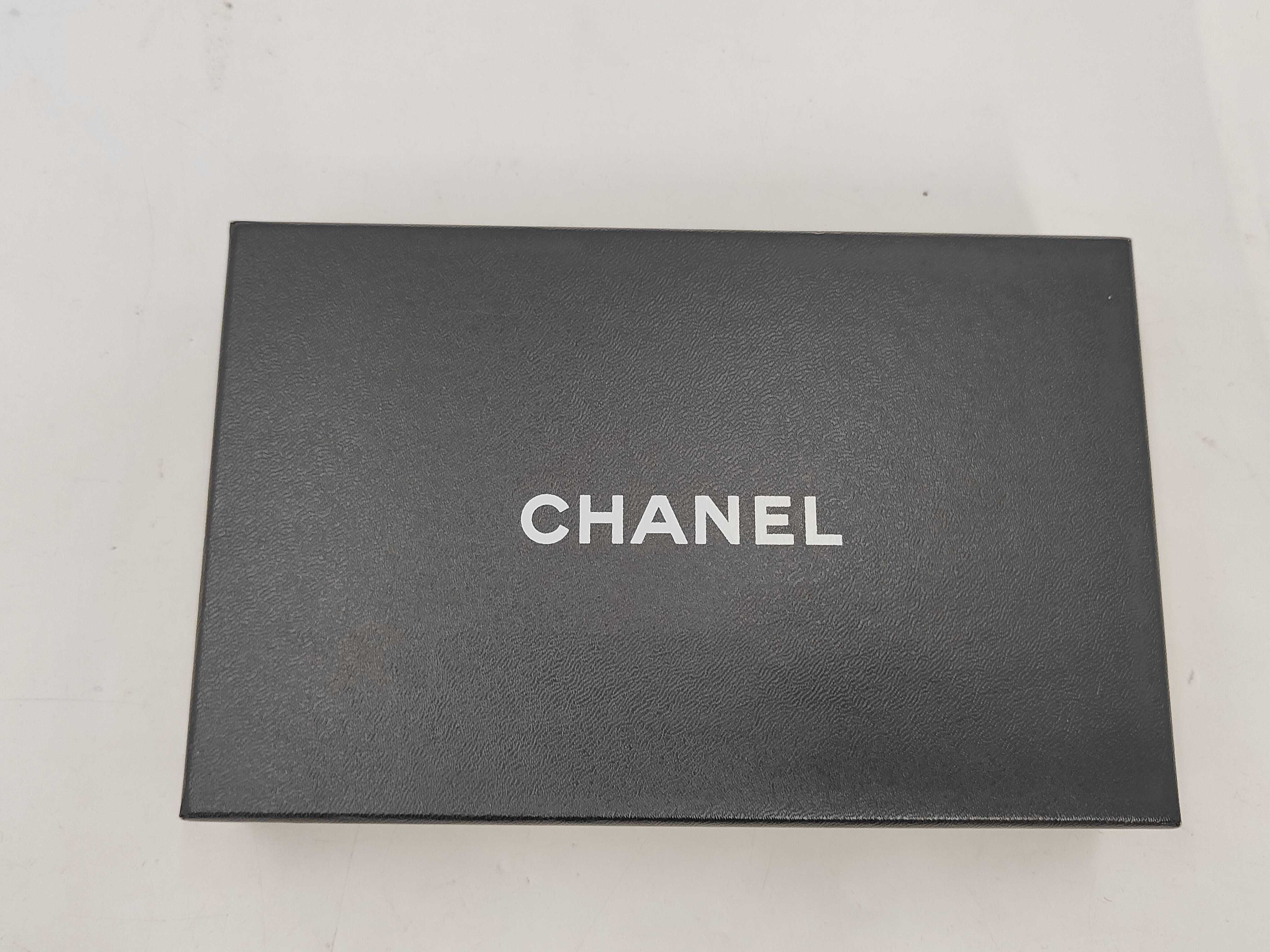 Chevron V-stitch Lambskin Wallet — view 9