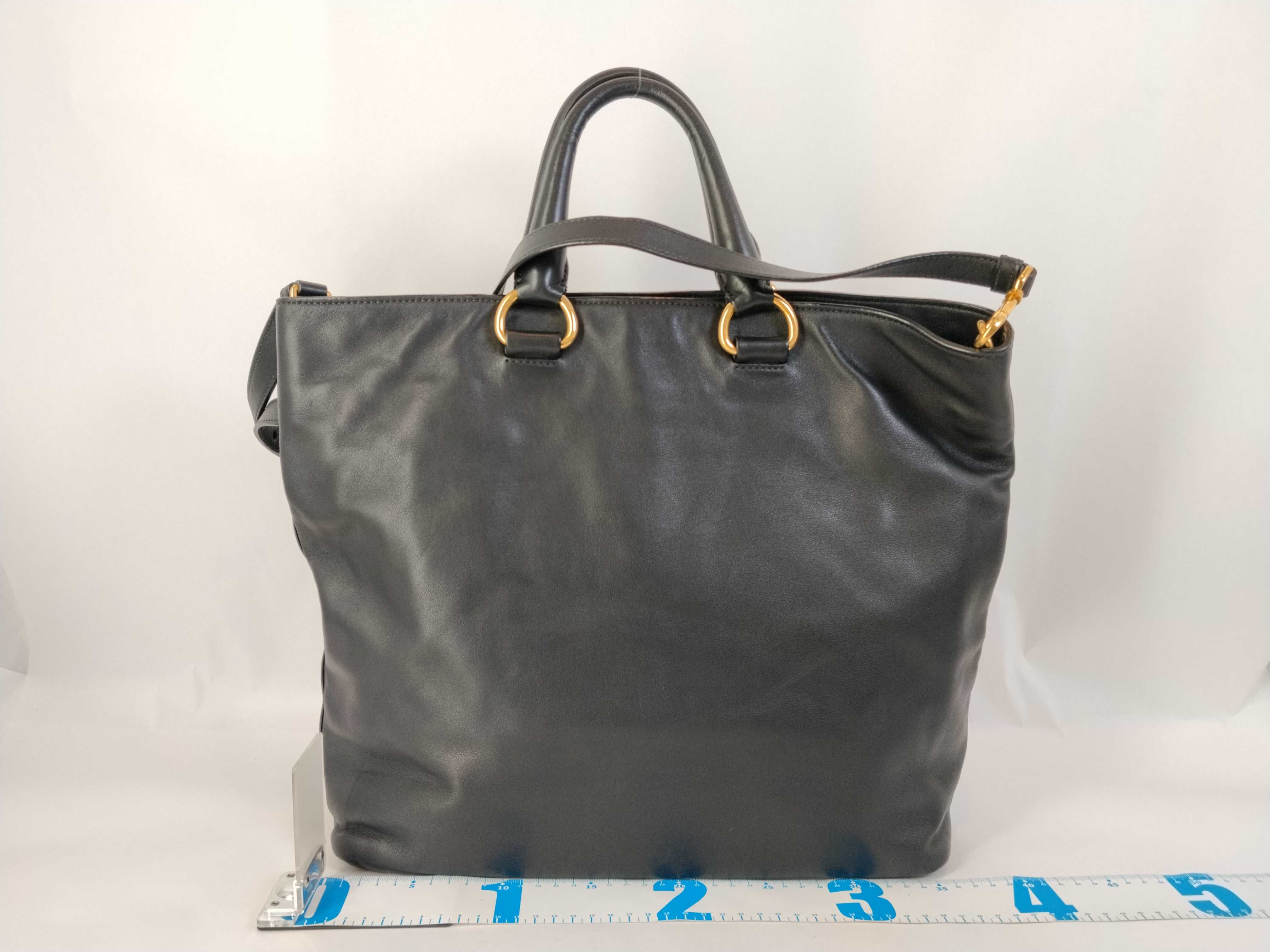 Soft Vitello Daino Shoulder Bag Tote Bag — view 2