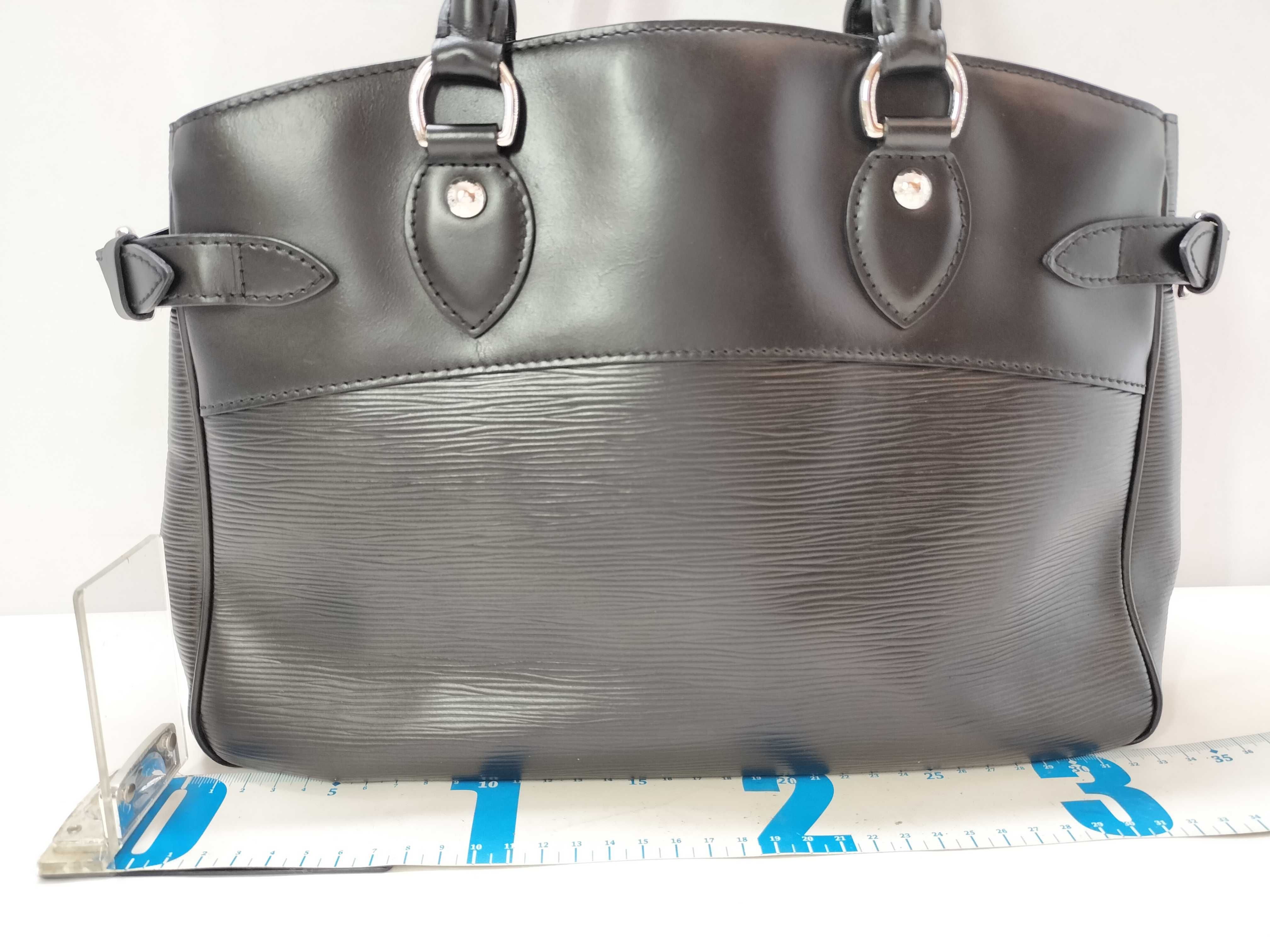 Epi Louis Vuitton Epi Pashy PM Leather Tote Bag Black Serial Handbag — view 2