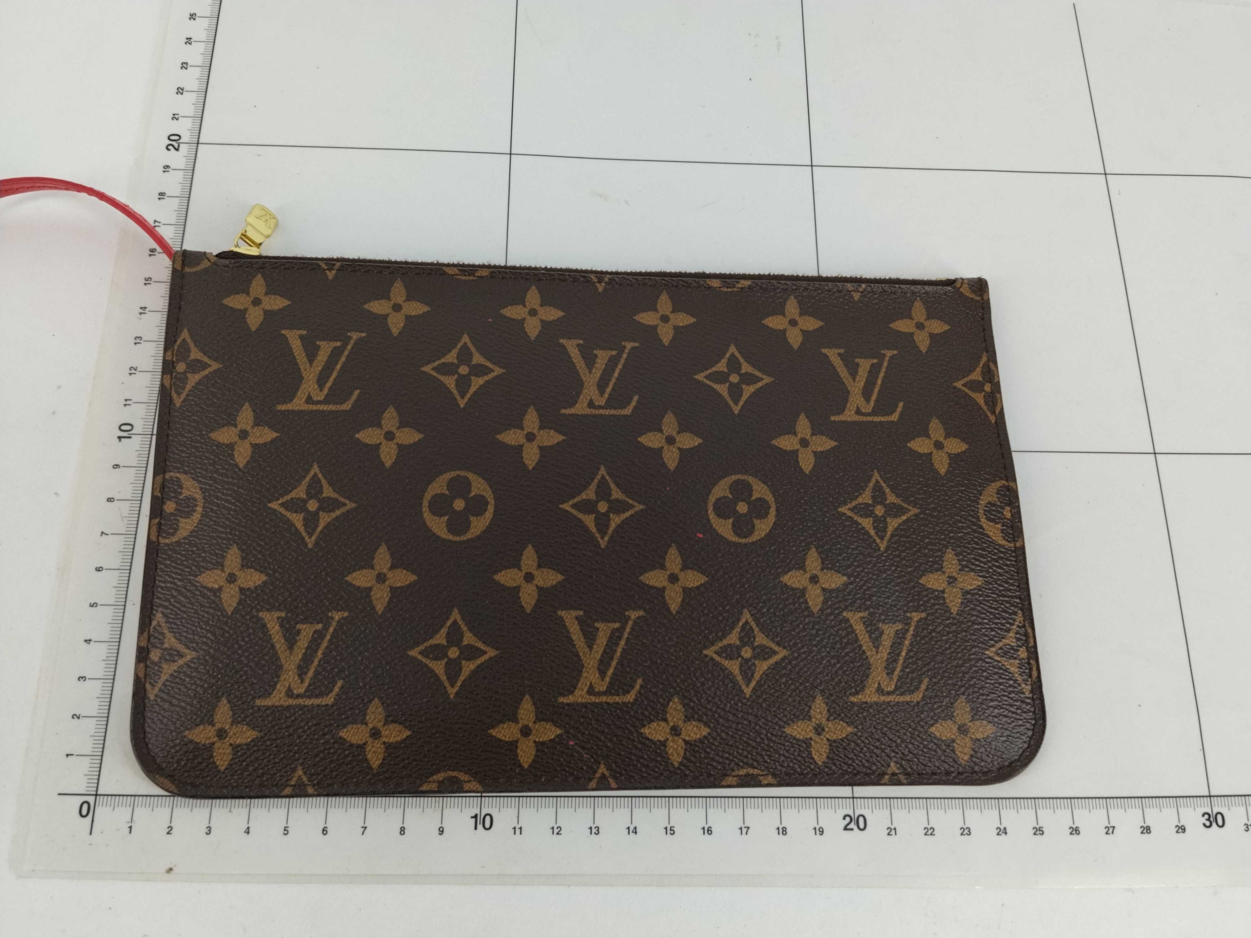 Monogram Louis Vuitton Neverfull Tote Bag — view 15