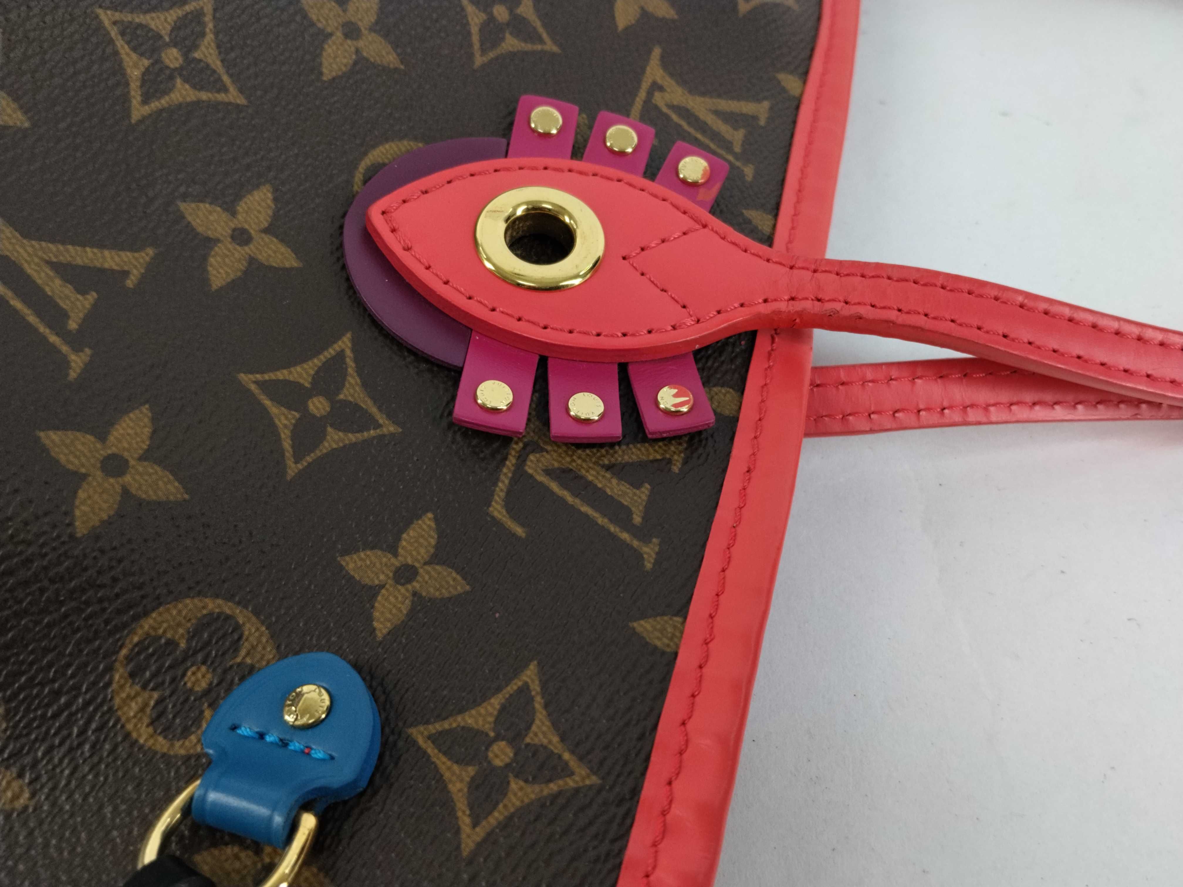 Monogram Louis Vuitton Neverfull Tote Bag — view 5