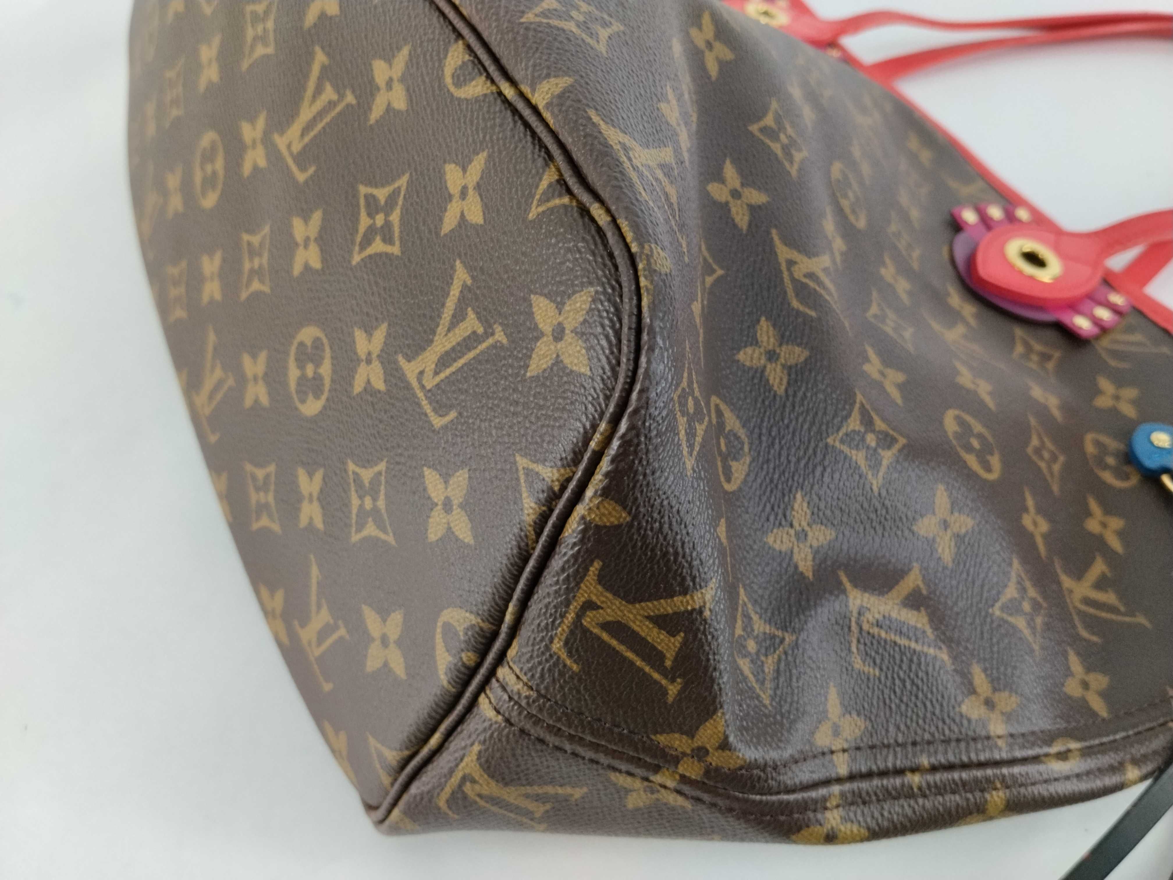 Monogram Louis Vuitton Neverfull Tote Bag — view 6