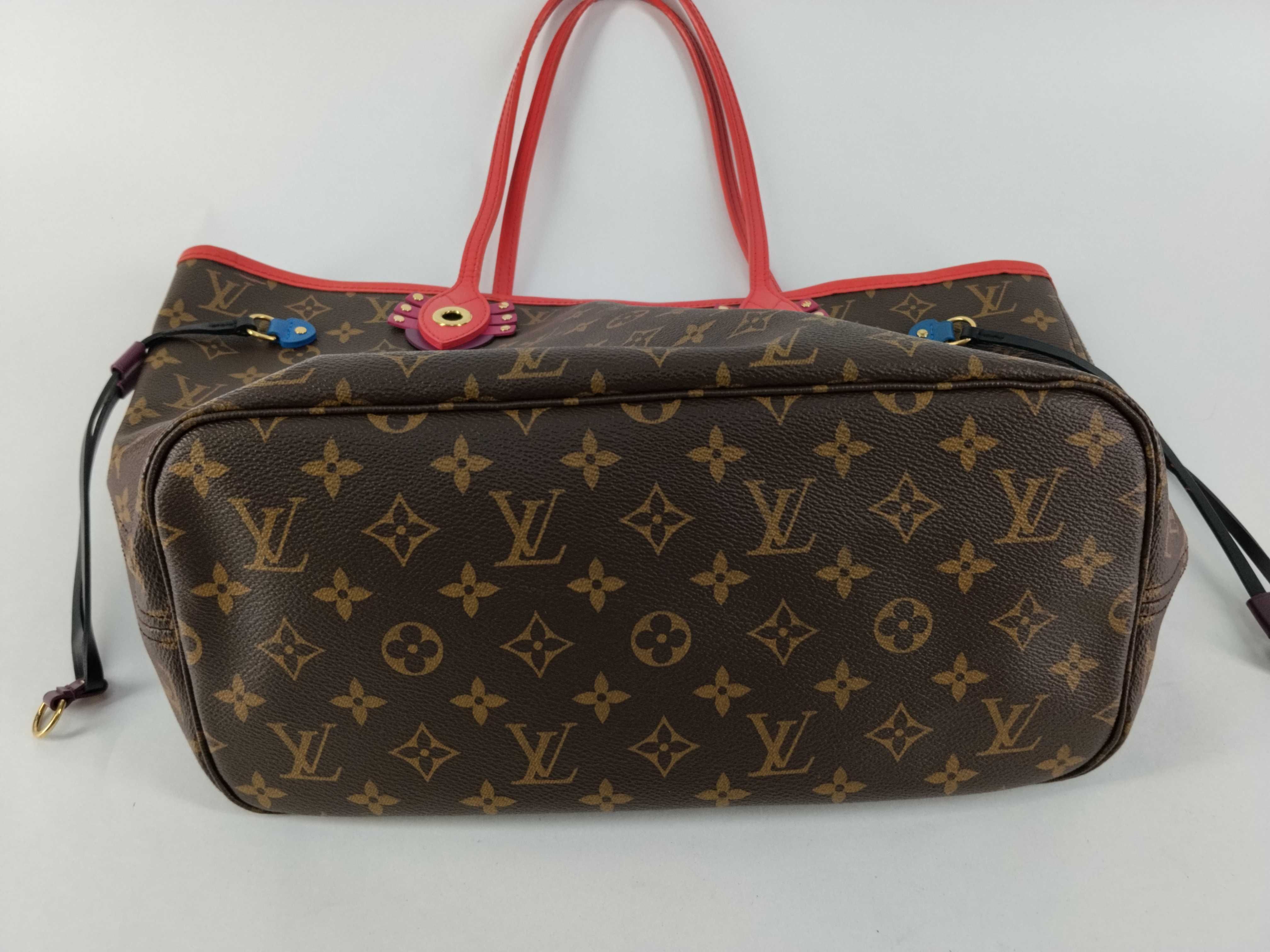 Monogram Louis Vuitton Neverfull Tote Bag — view 7