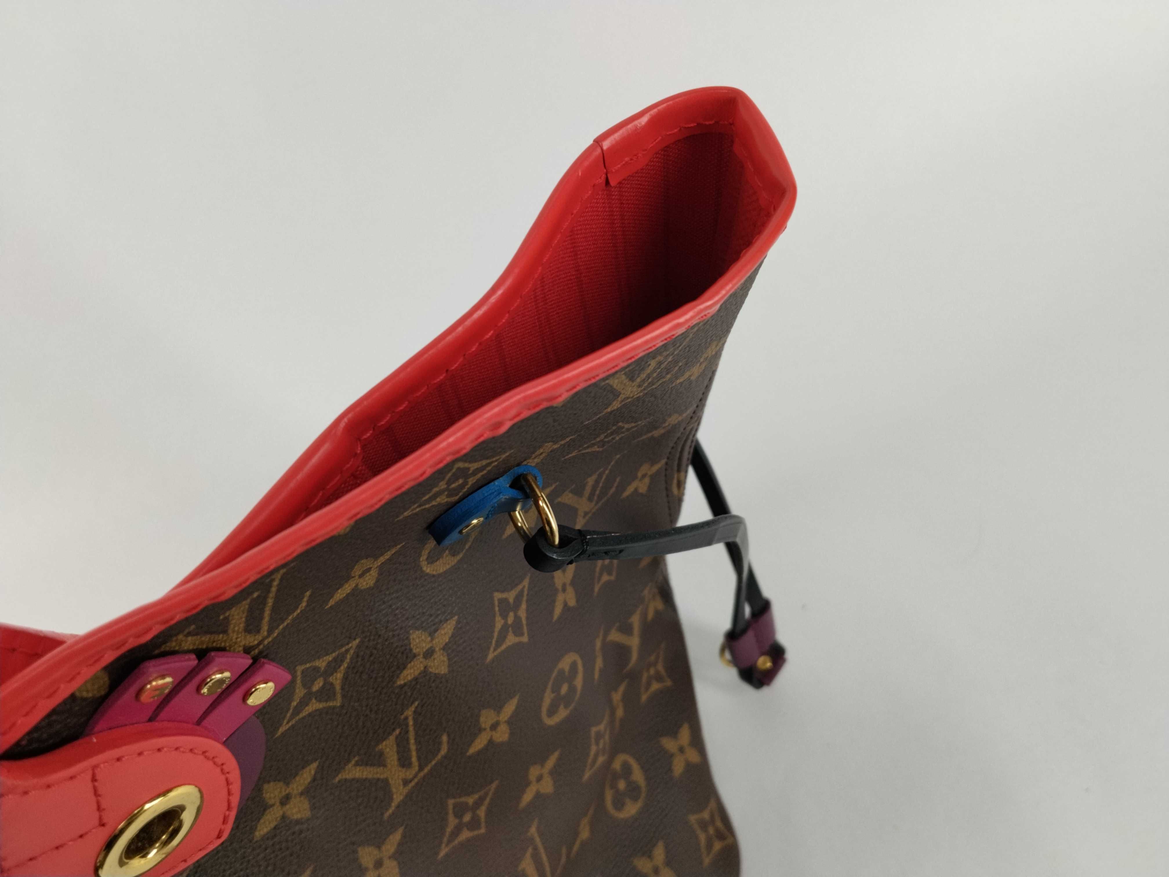 Monogram Louis Vuitton Neverfull Tote Bag — view 8