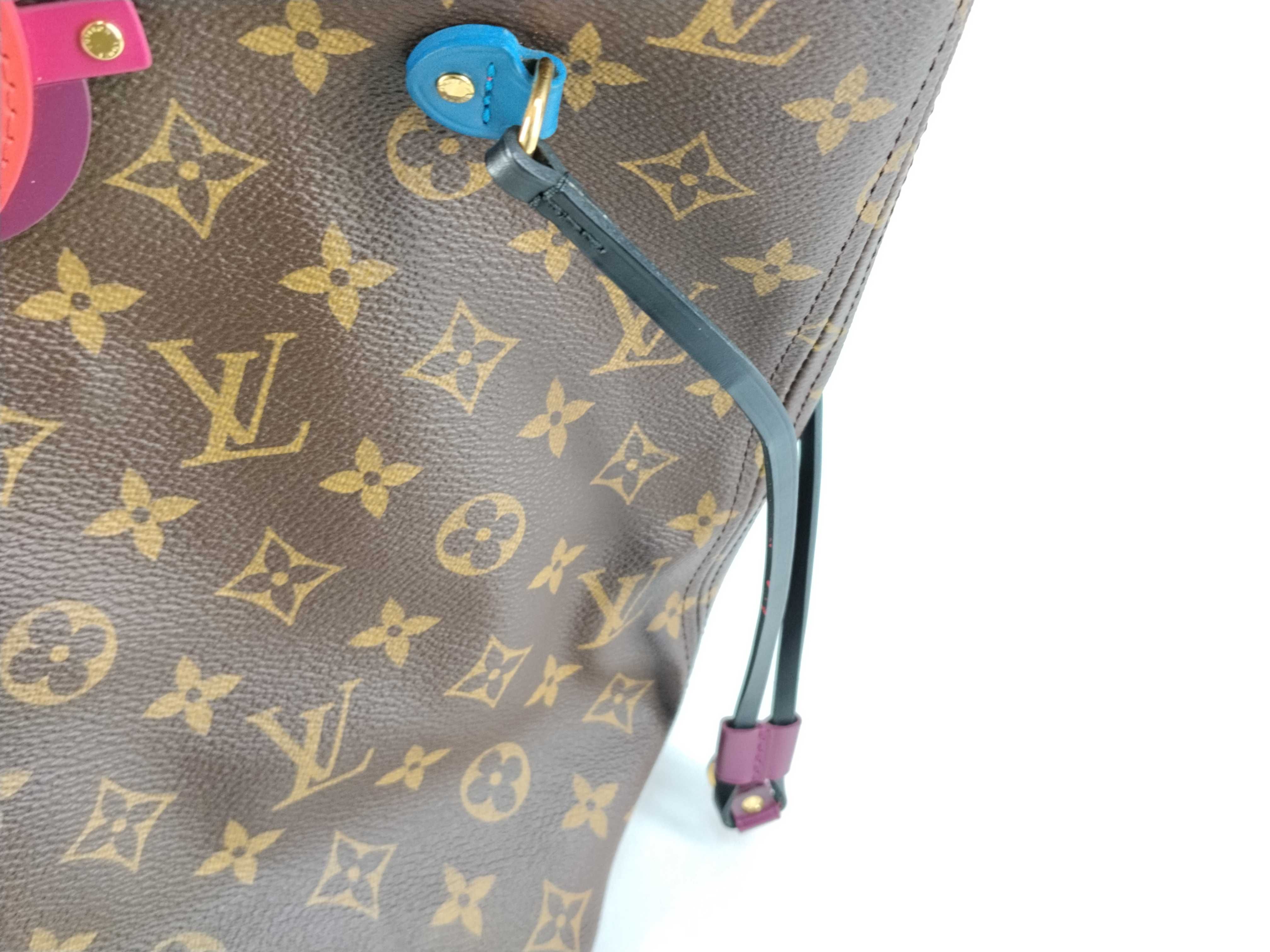 Monogram Louis Vuitton Neverfull Tote Bag — view 9