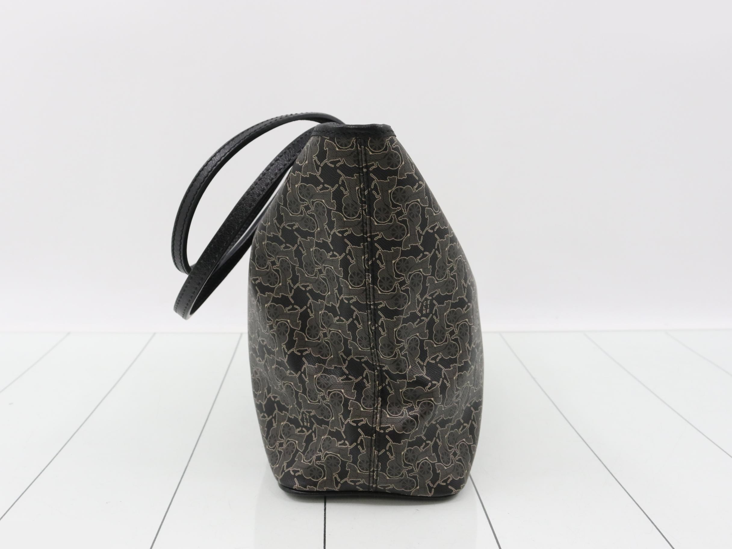 Carriage-shaped tote bag with charm — view 4