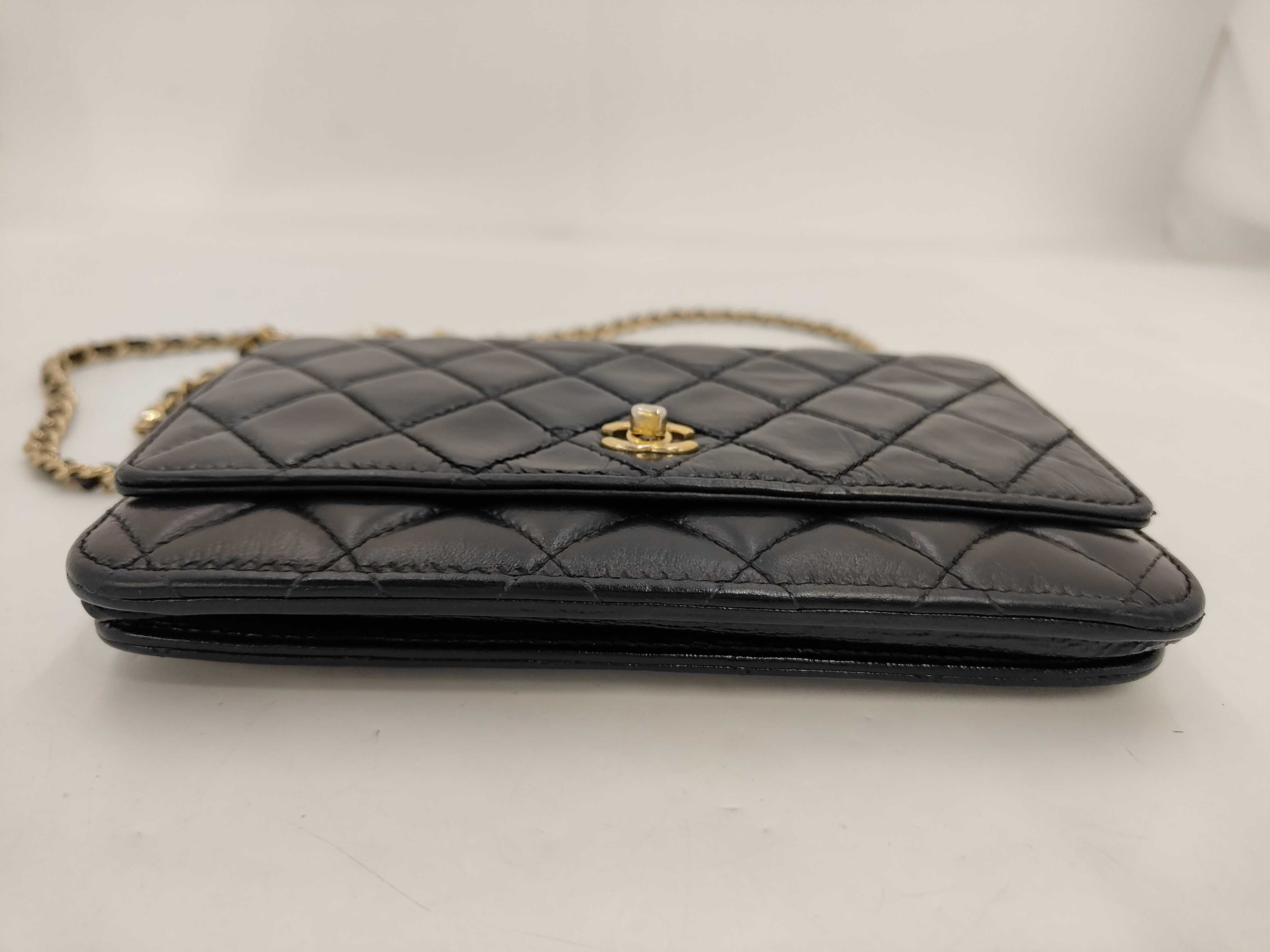 Matelassé Gold Hardware Pearl Chain Wallet Black (Serial Number 27) Shoulder Bag — view 3