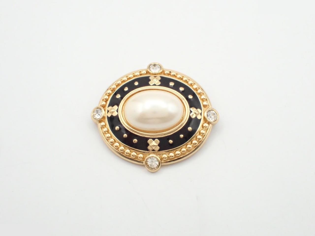 brooch