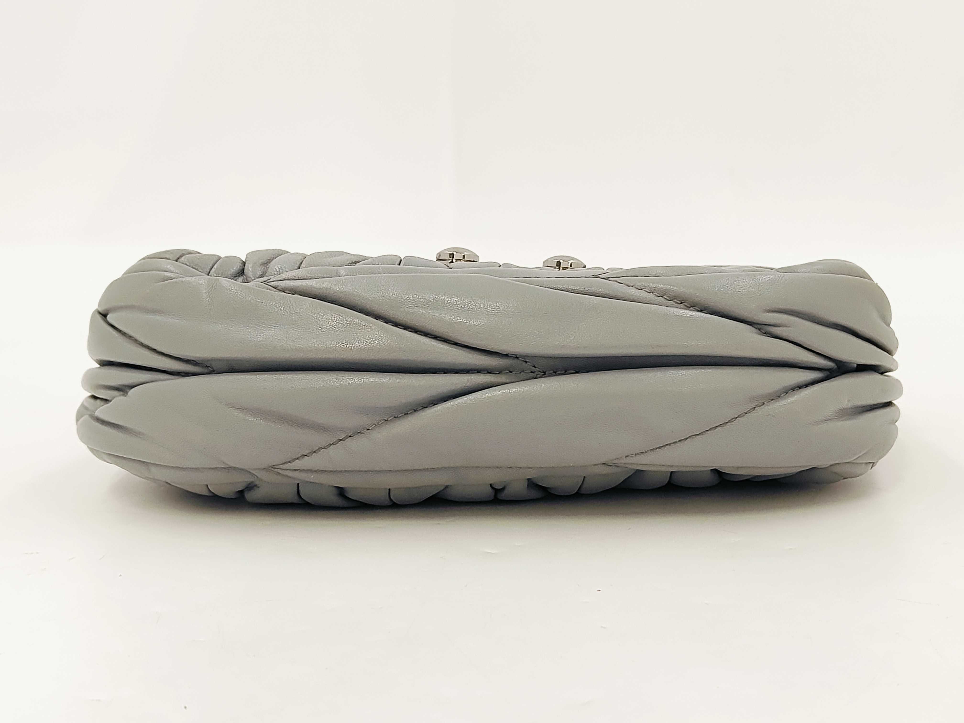 leather shoulder bag, gray. — view 6