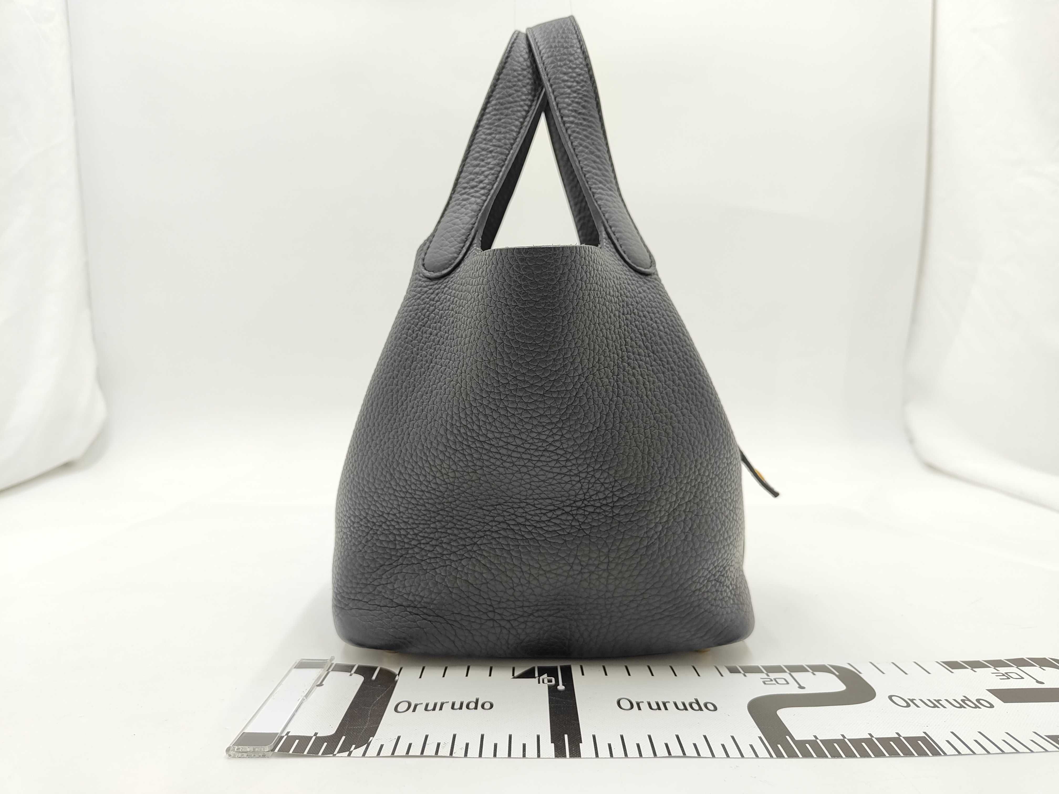 Picotin 18 Handbag, U-stamp, Gold Hardware, Padlock, Keys x2 — view 2