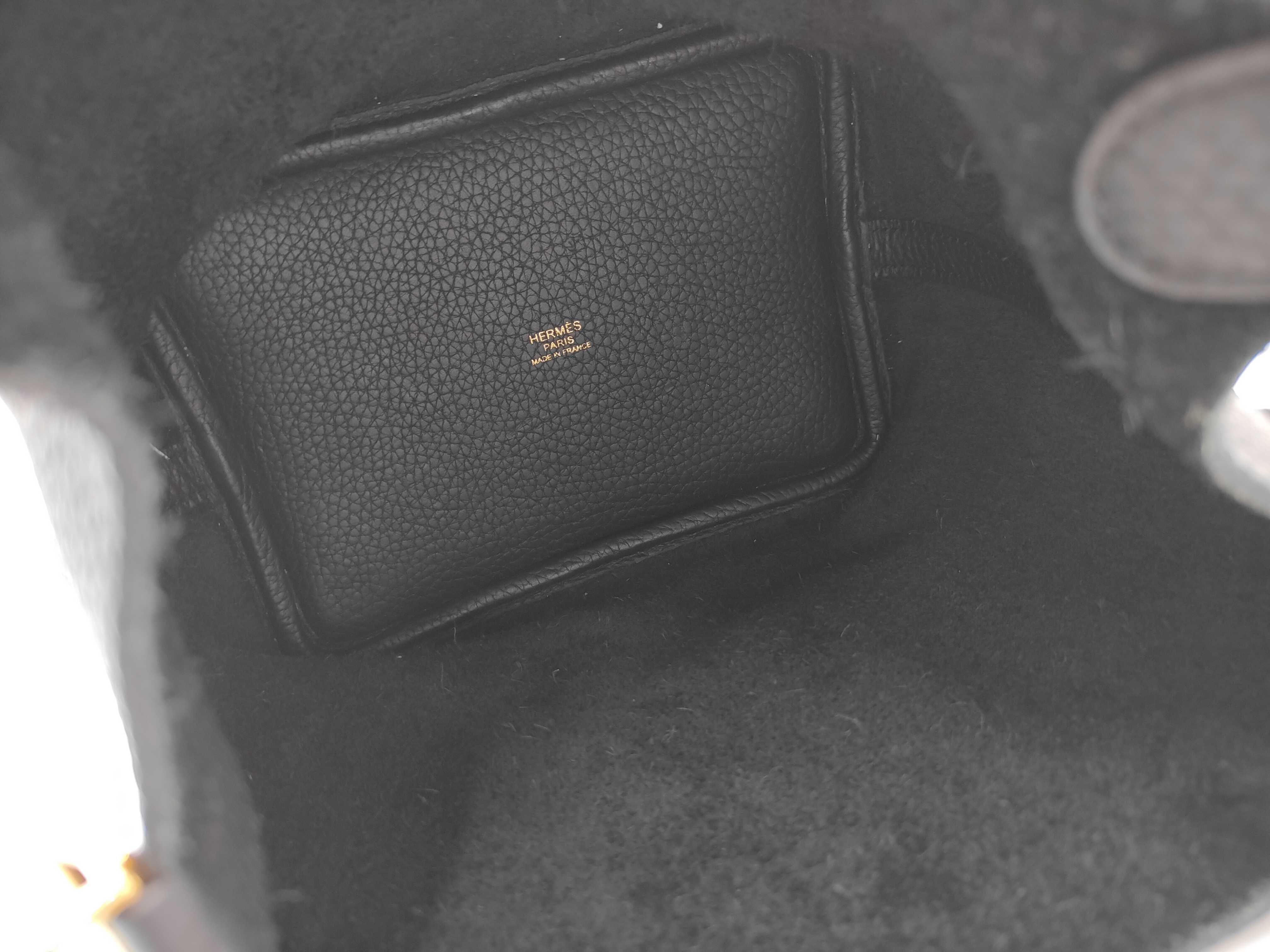 Picotin 18 Handbag, U-stamp, Gold Hardware, Padlock, Keys x2 — view 6