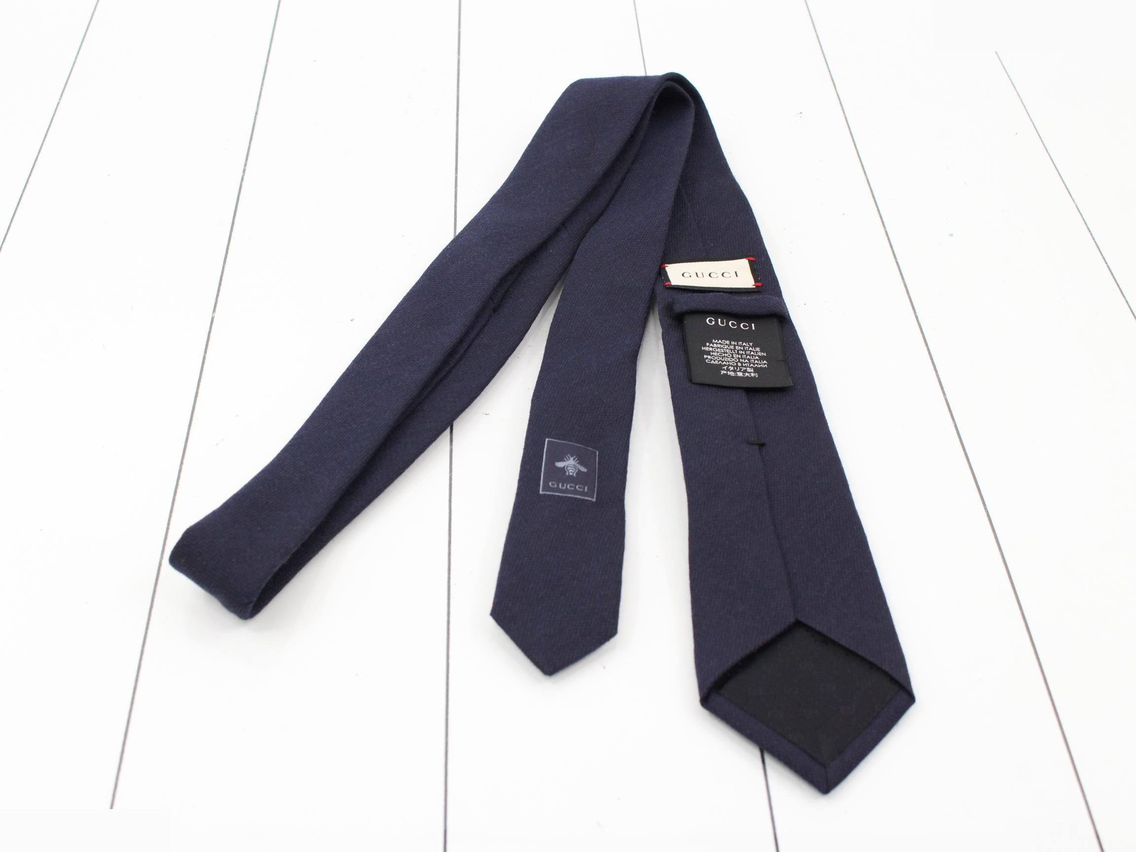 tie — view 2
