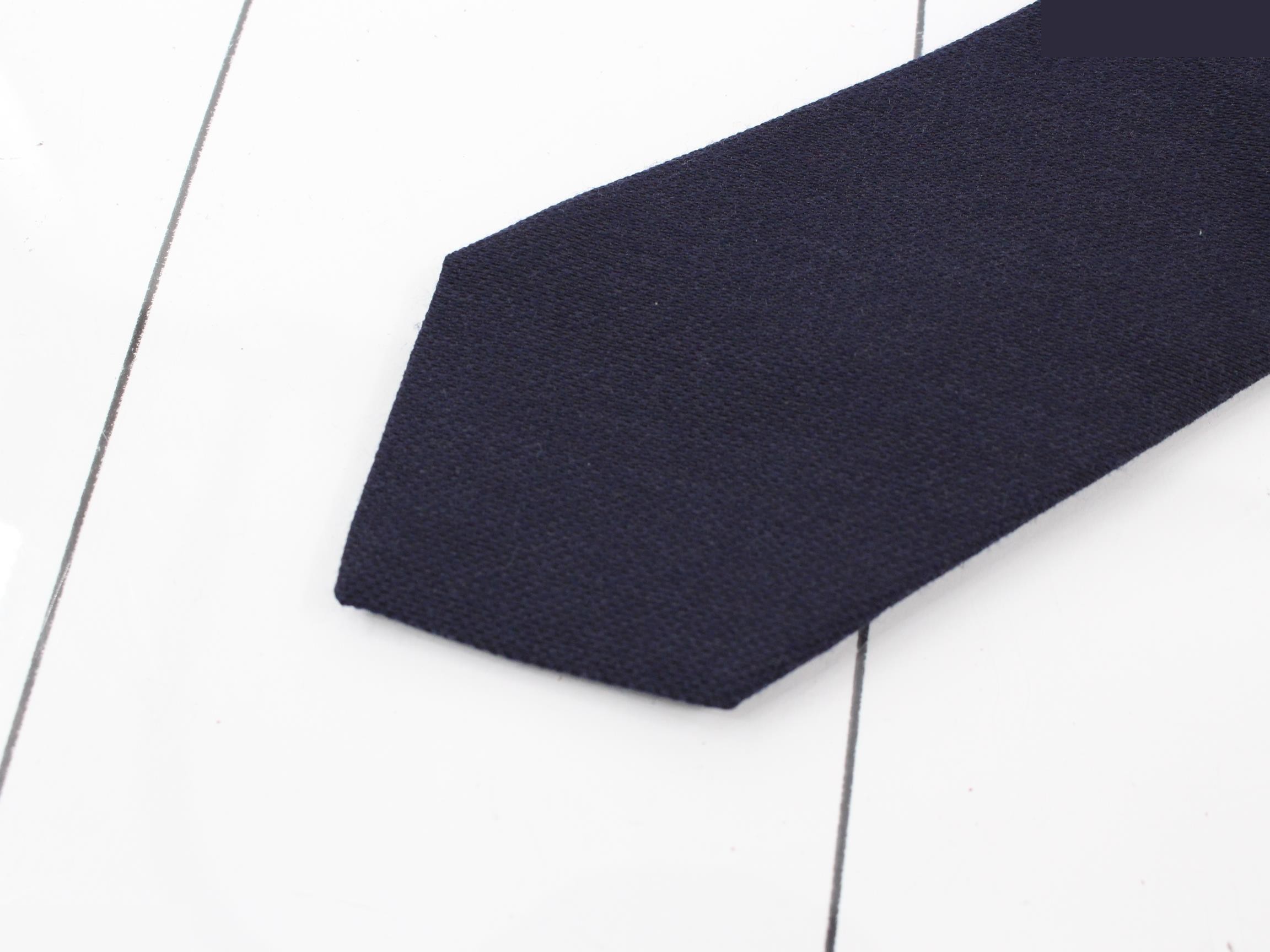 tie — view 3