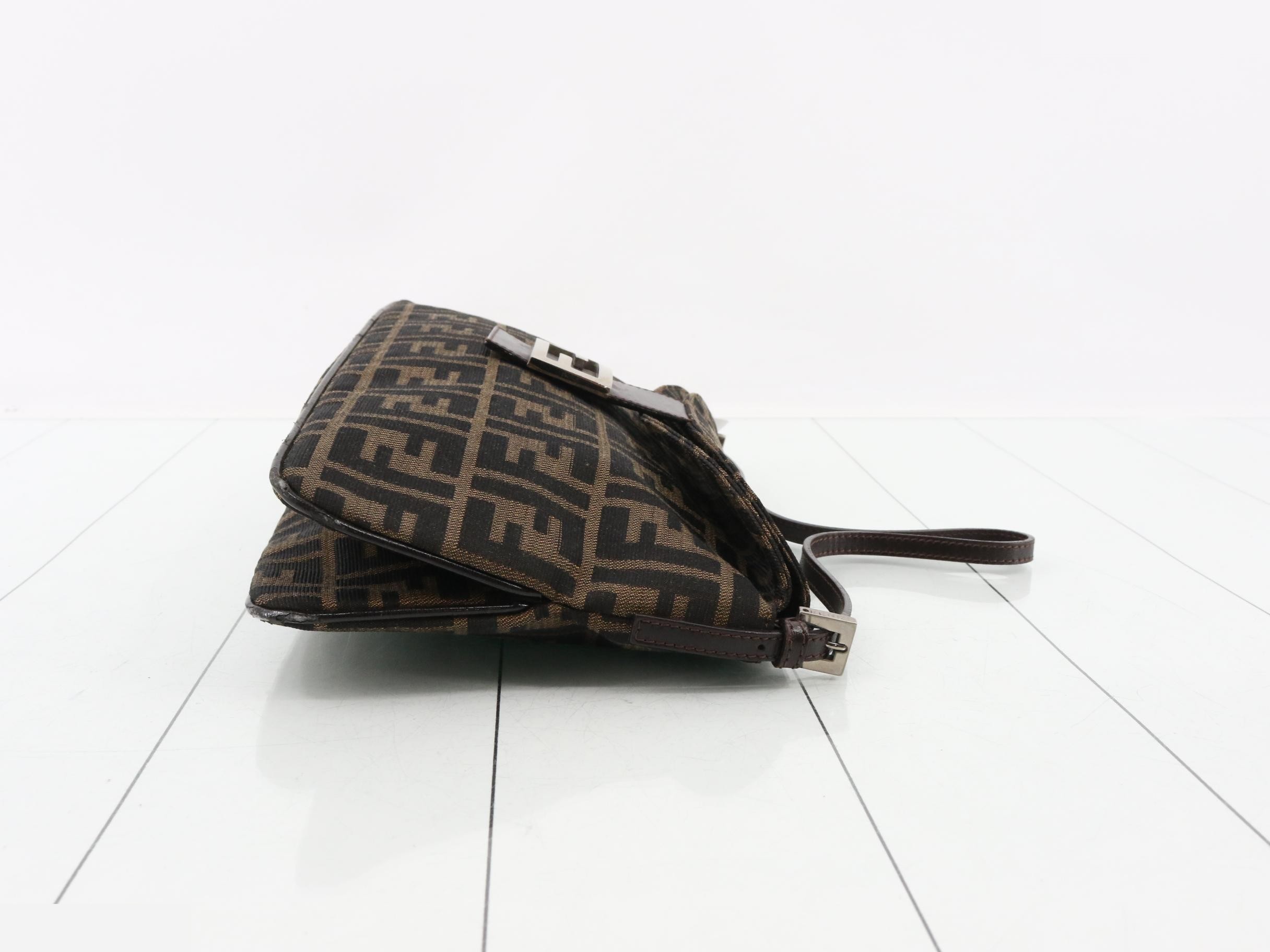 ZUCCA Mamma Bucket Canvas One-Shoulder Bag — view 3