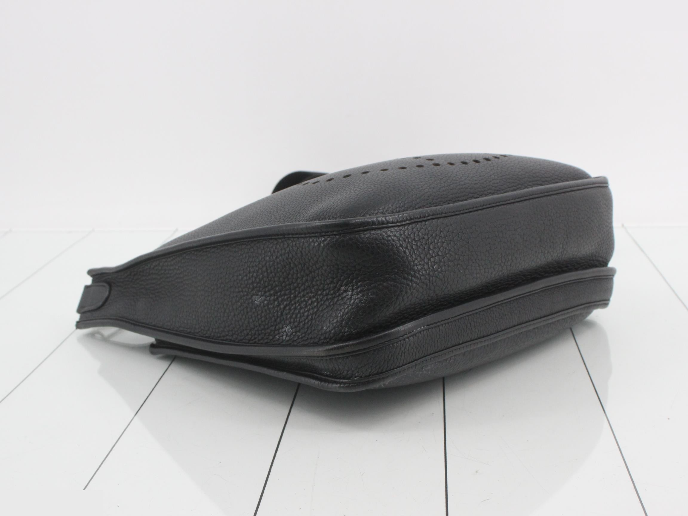 Evelyne 3 33 GM Taurillon Clemence Black Silver Hardware — view 5