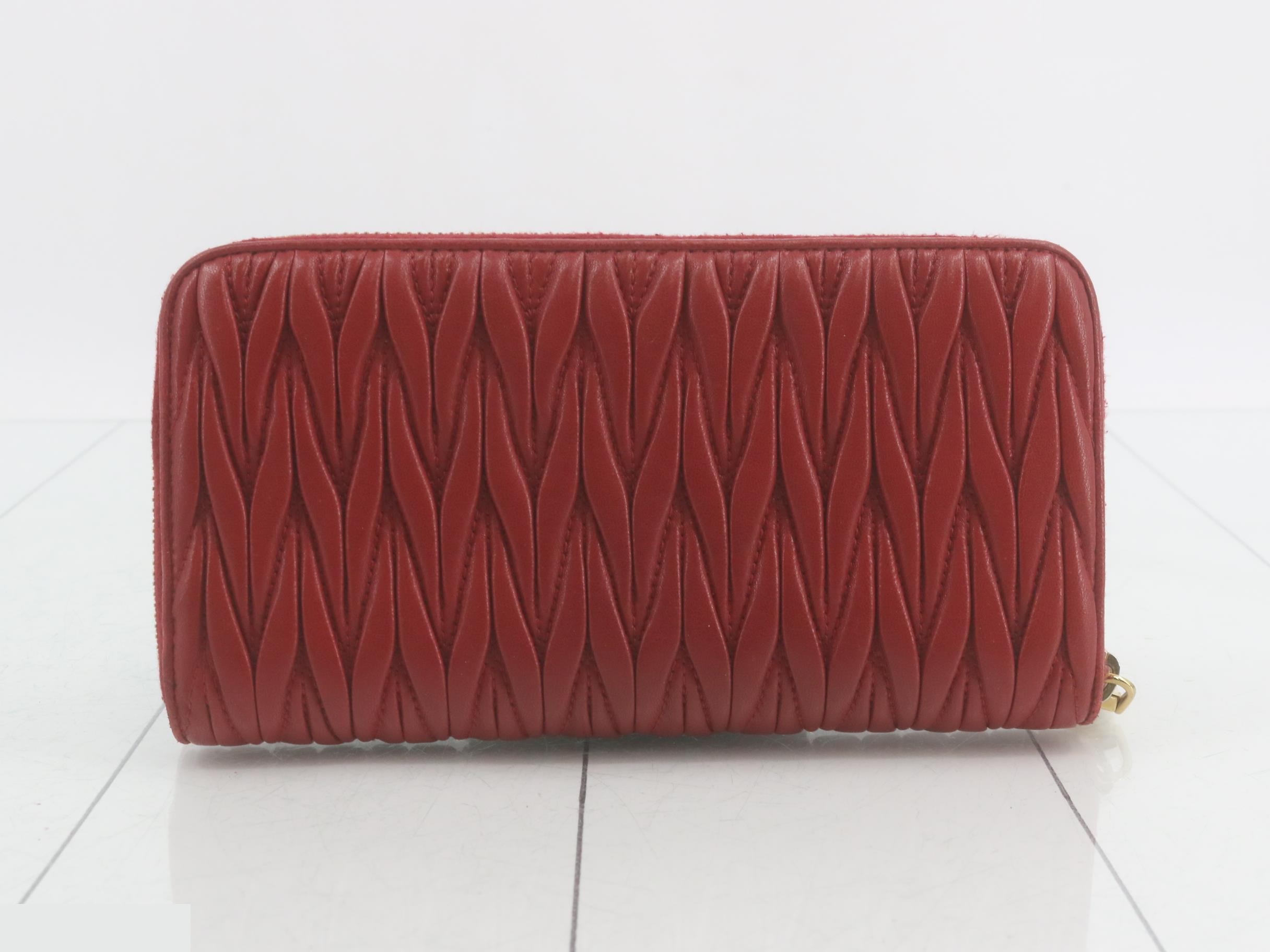 Matelassé Round Zipper Long Wallet — view 2