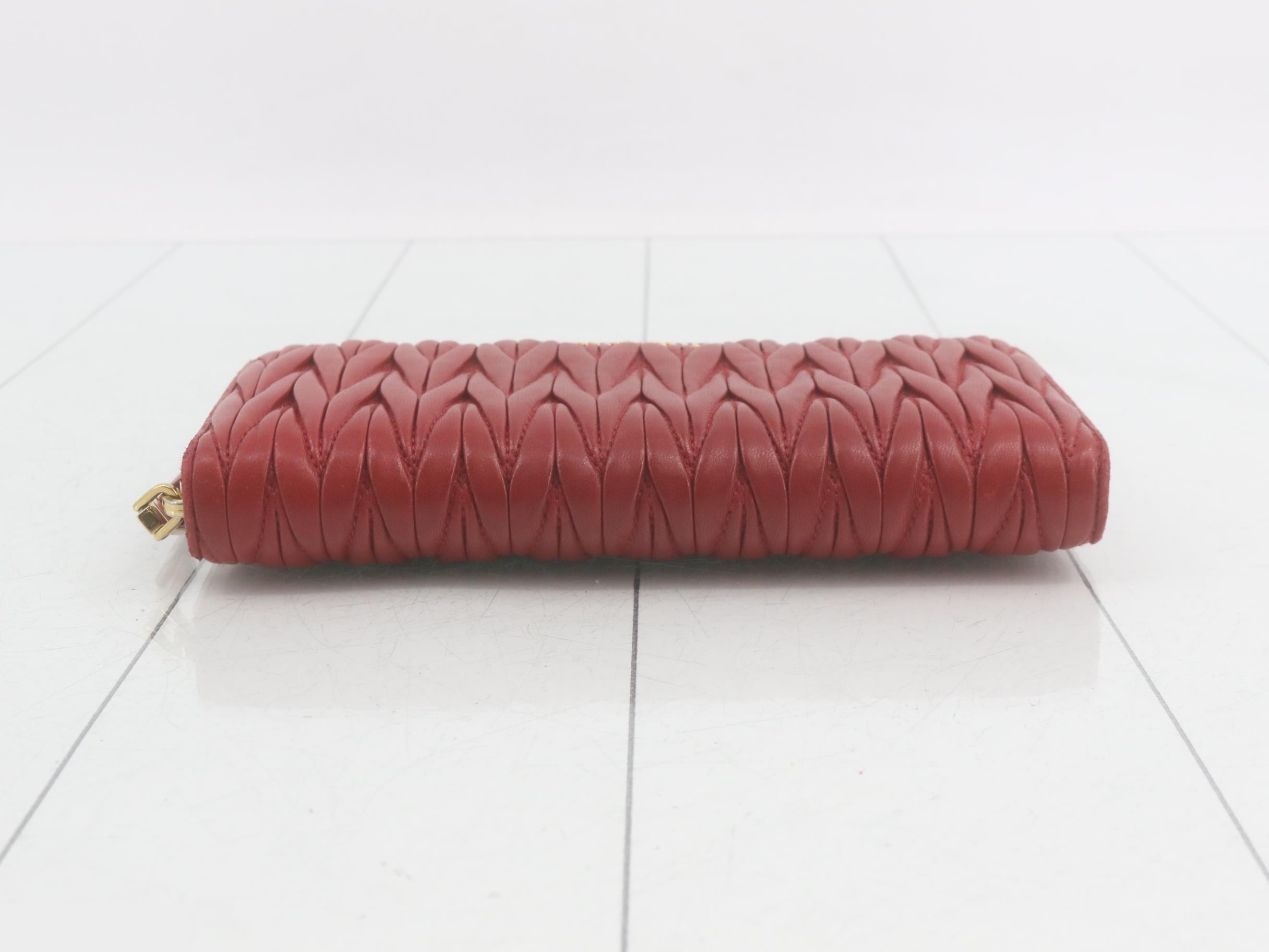 Matelassé Round Zipper Long Wallet — view 3