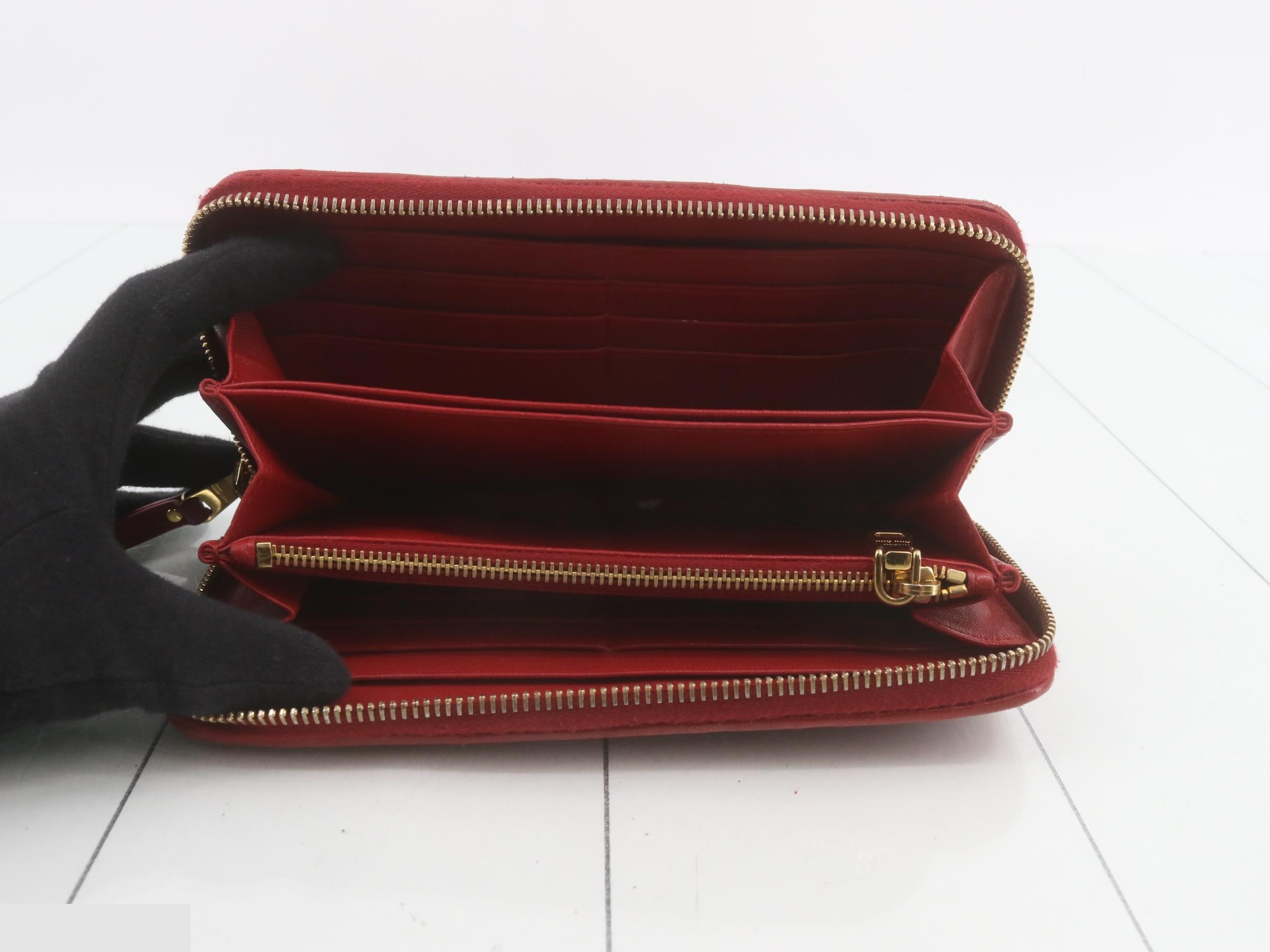 Matelassé Round Zipper Long Wallet — view 4