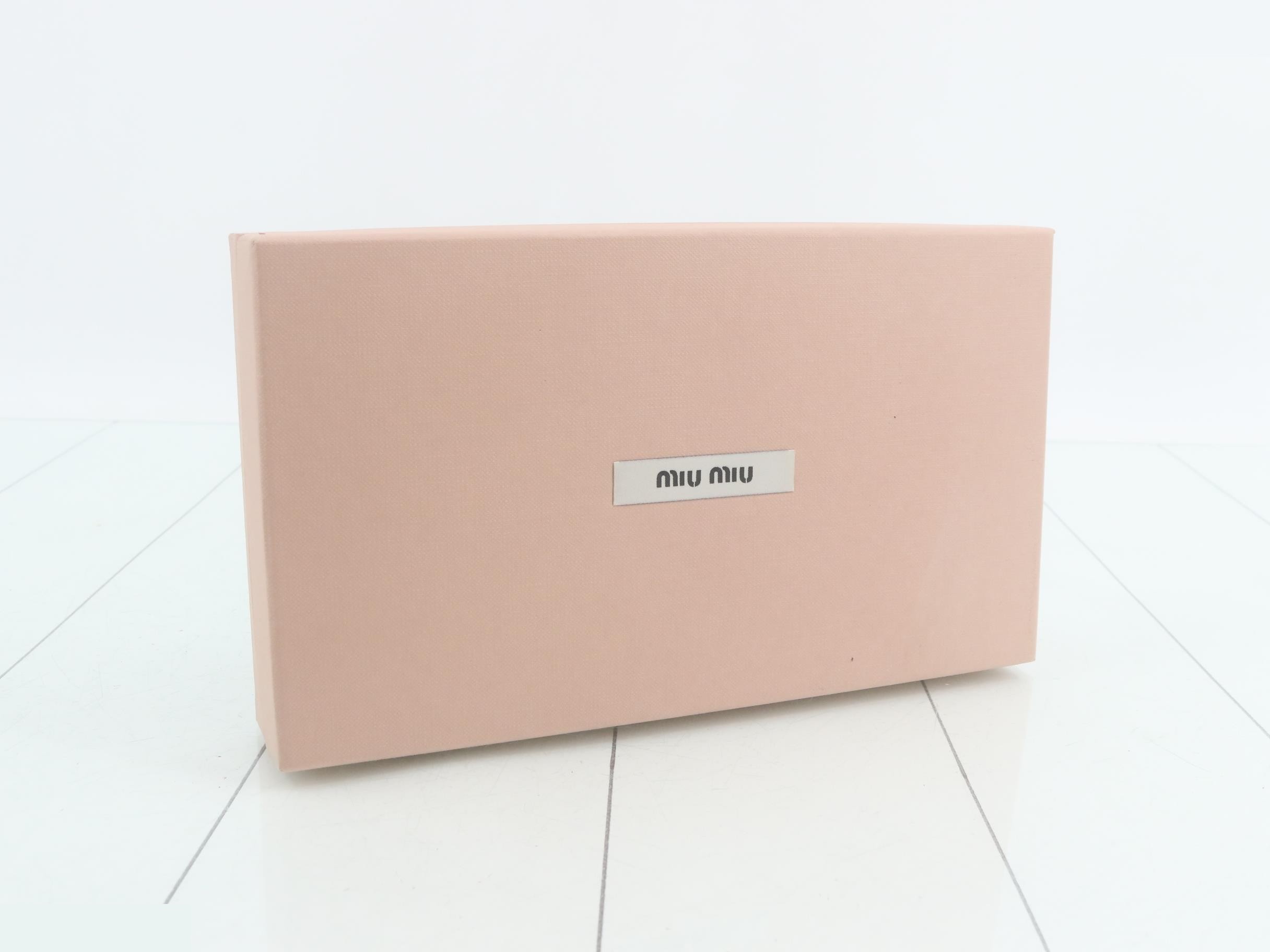 Matelassé Round Zipper Long Wallet — view 5