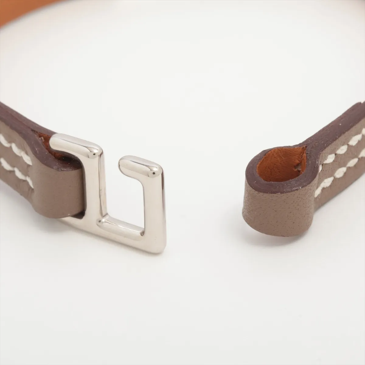 Rival Mini U:2022 Bracelet T2 GP x Leather Silver x Etoupe. Shows — view 5