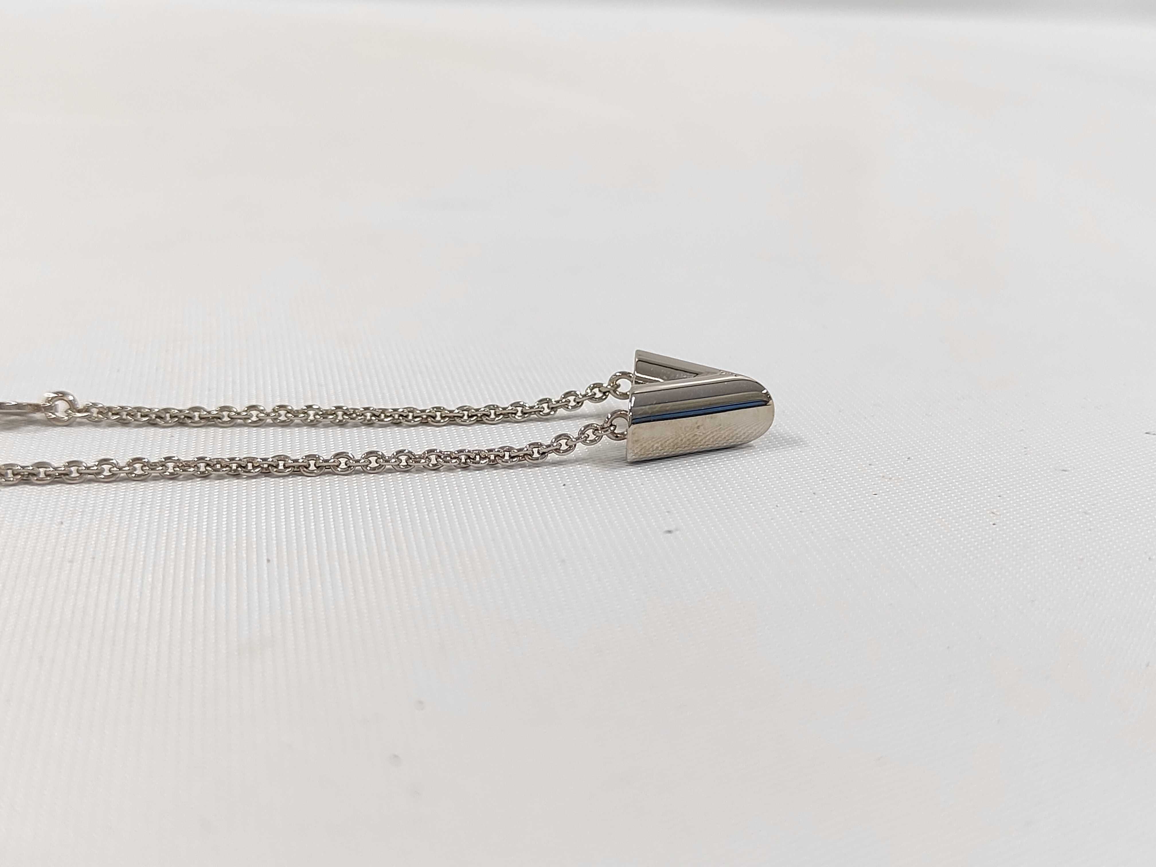 Essential V / M63197 / LE3272 / Necklace — view 3