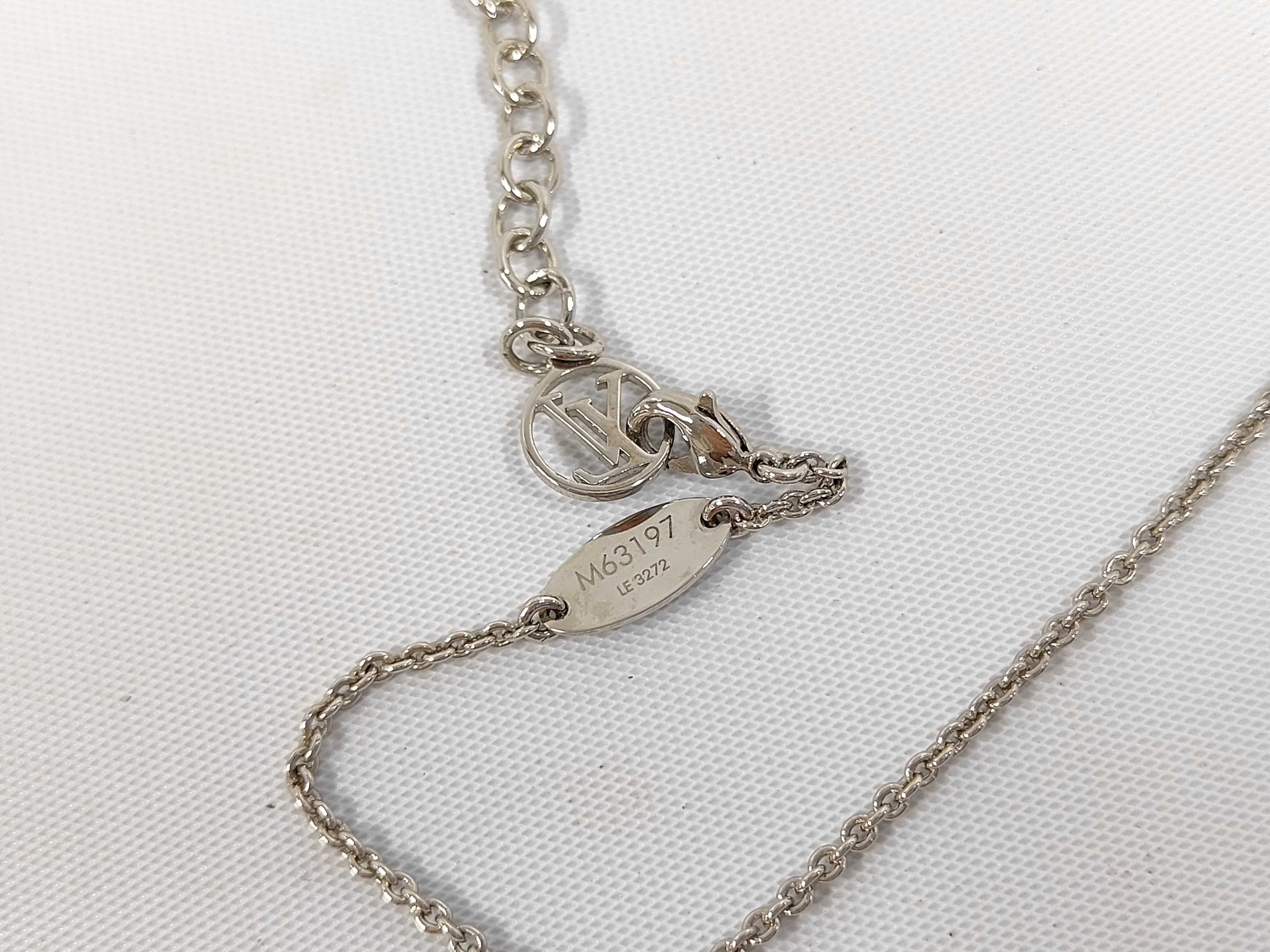 Essential V / M63197 / LE3272 / Necklace — view 4