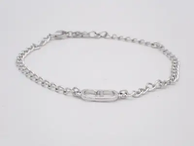 Other items in the line: Precious metal bracelets and bangles (metal), total length approximately 23 cm.