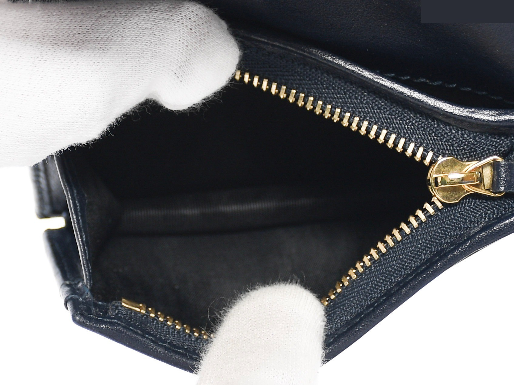 Comes with box and dust bag. Gucci Horsebit bi-fold wallet 621887 — view 10