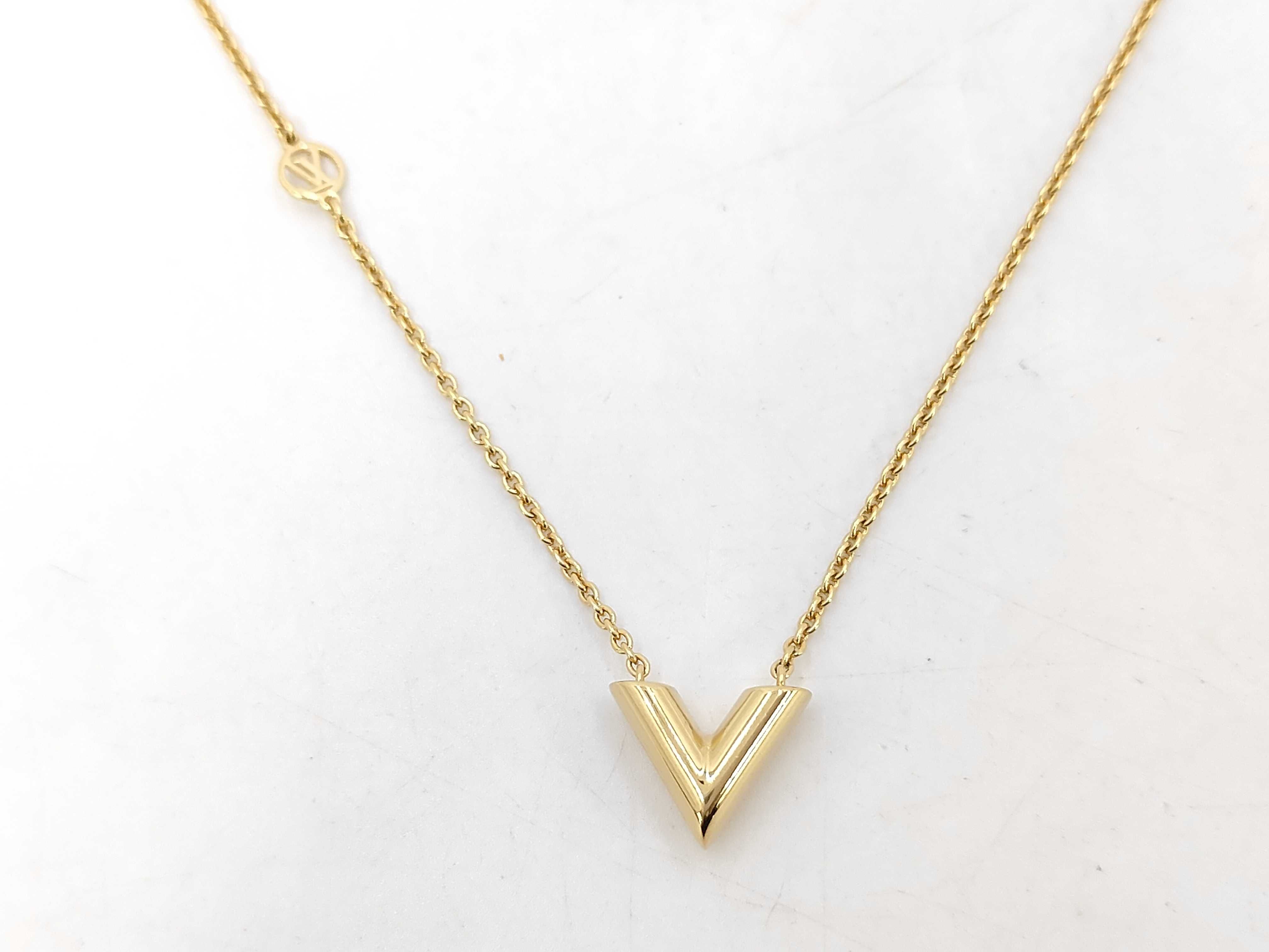 M00857 Essential V Necklace — view 3