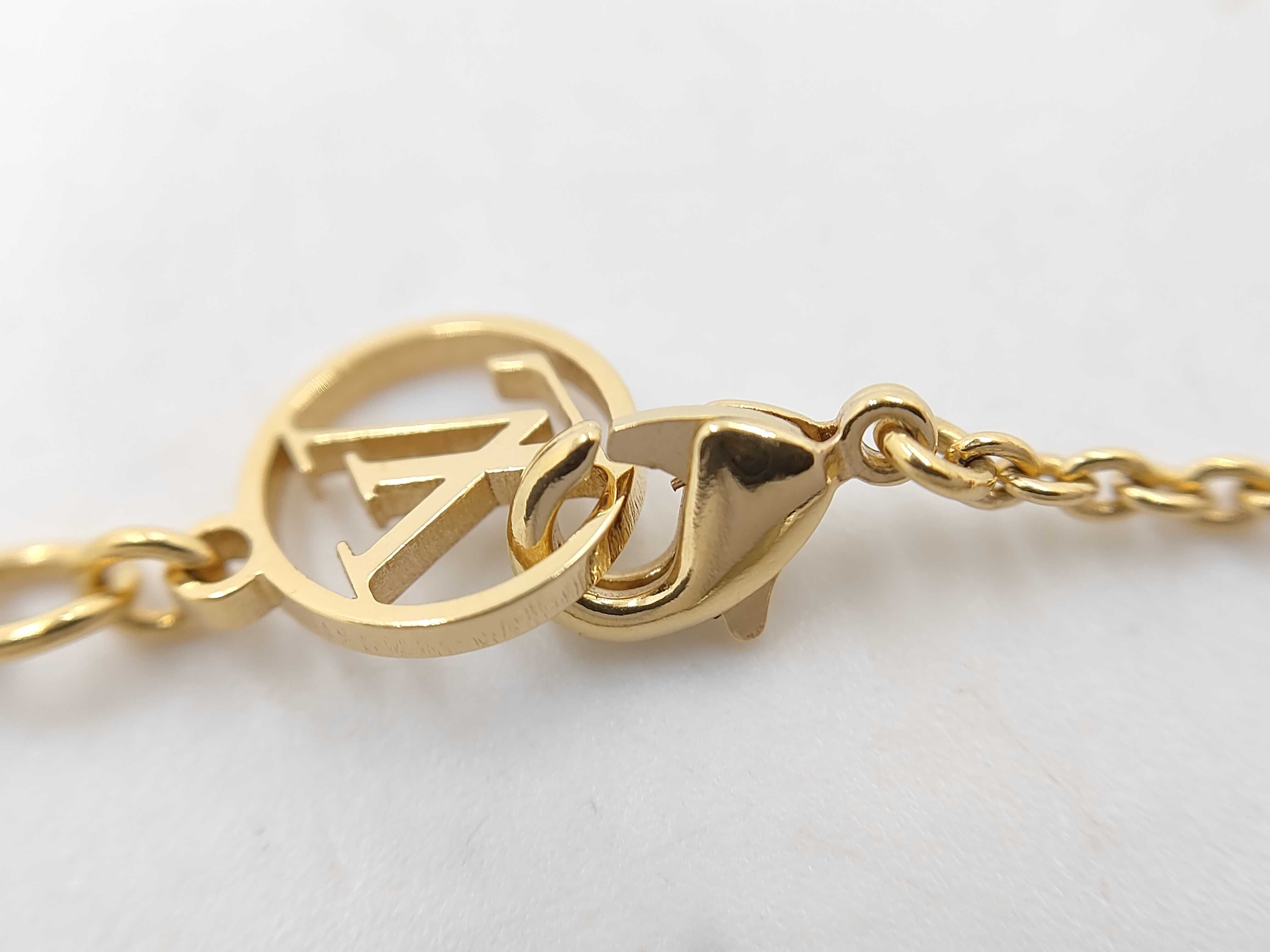 M00857 Essential V Necklace — view 4