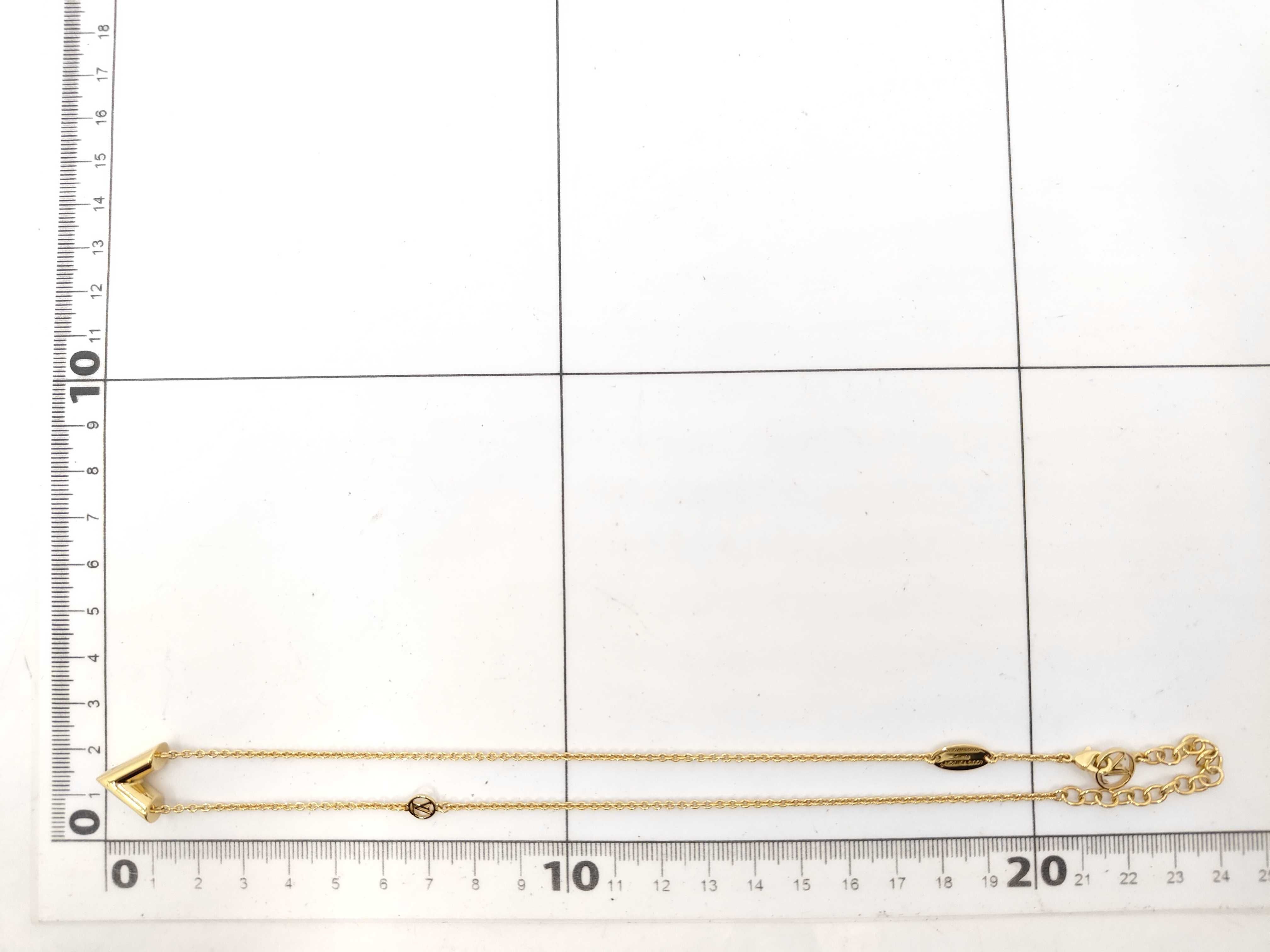 M00857 Essential V Necklace — view 7