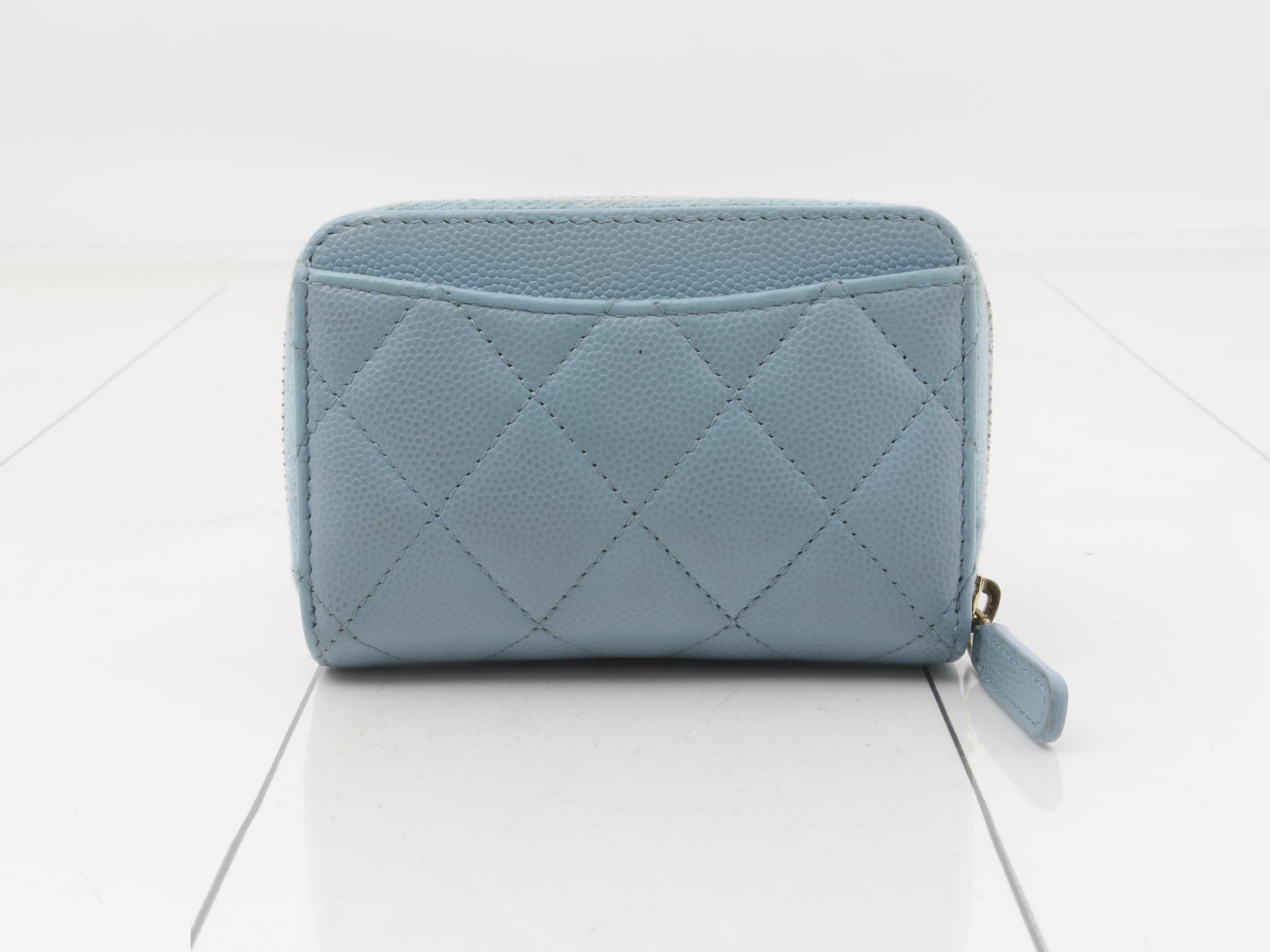 Matelassé coin case, caviar leather, sky blue, serial number 31. — view 2