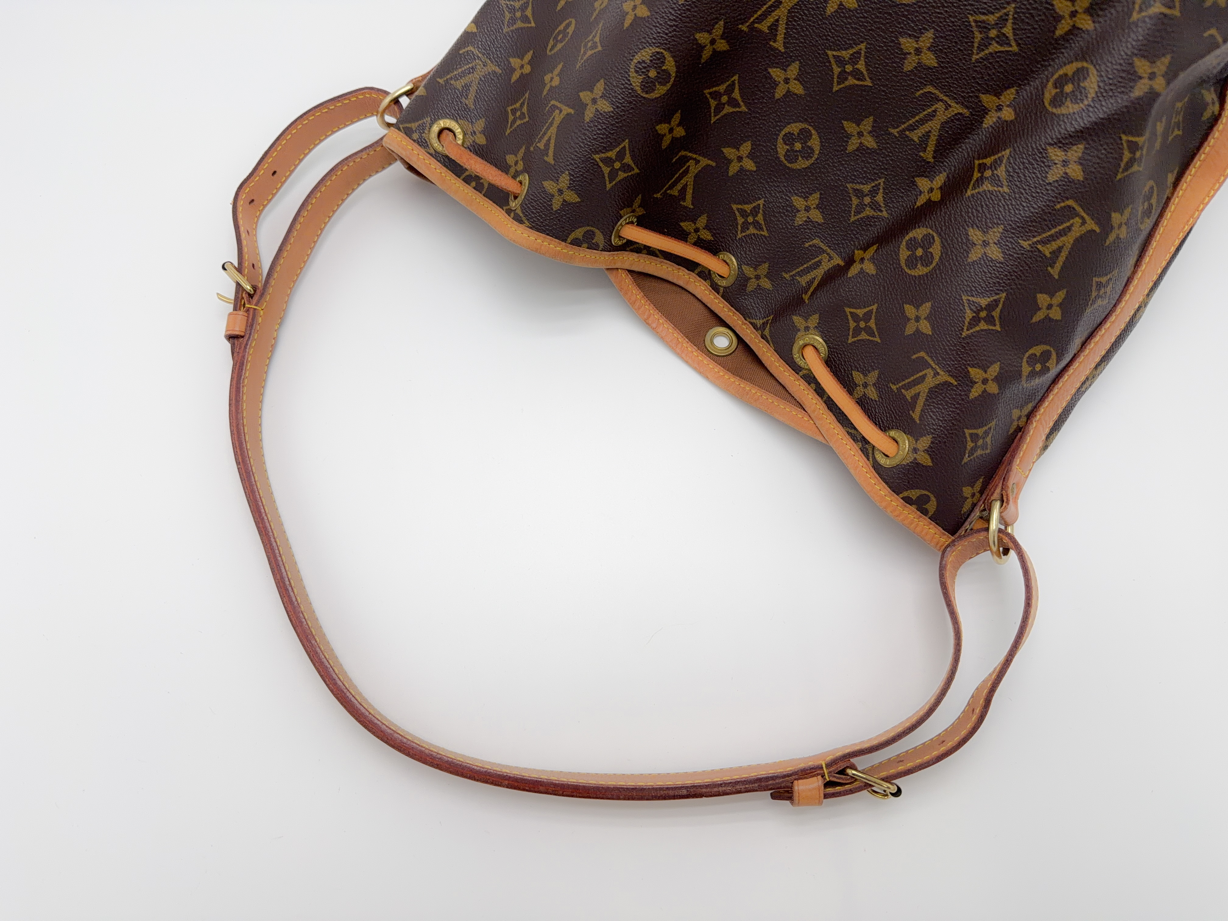 Monogram M42224 Noe AR0021 Shoulder Bag — view 3