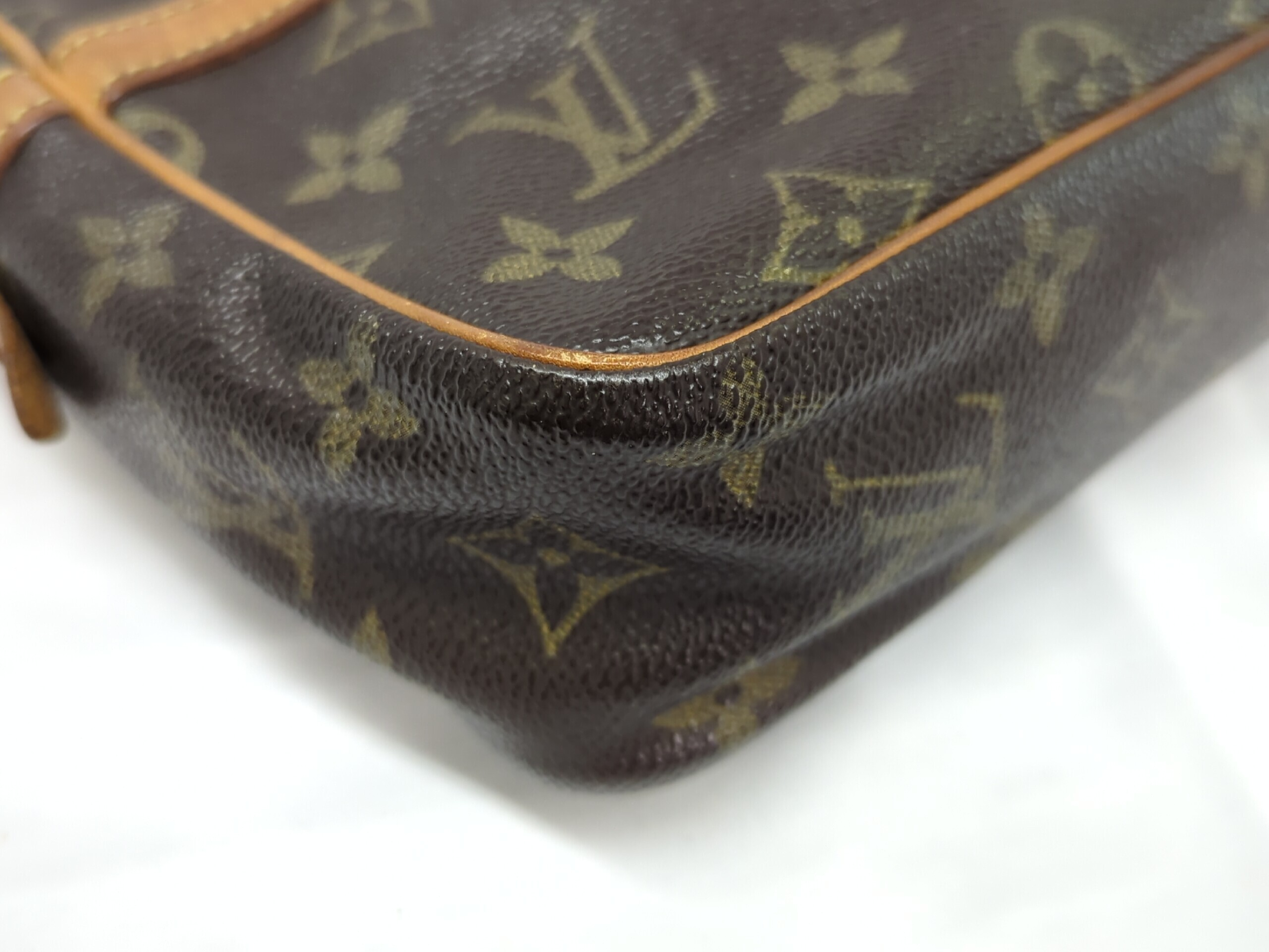 M51847 Monogram Compiegne Clutch Bag — view 3