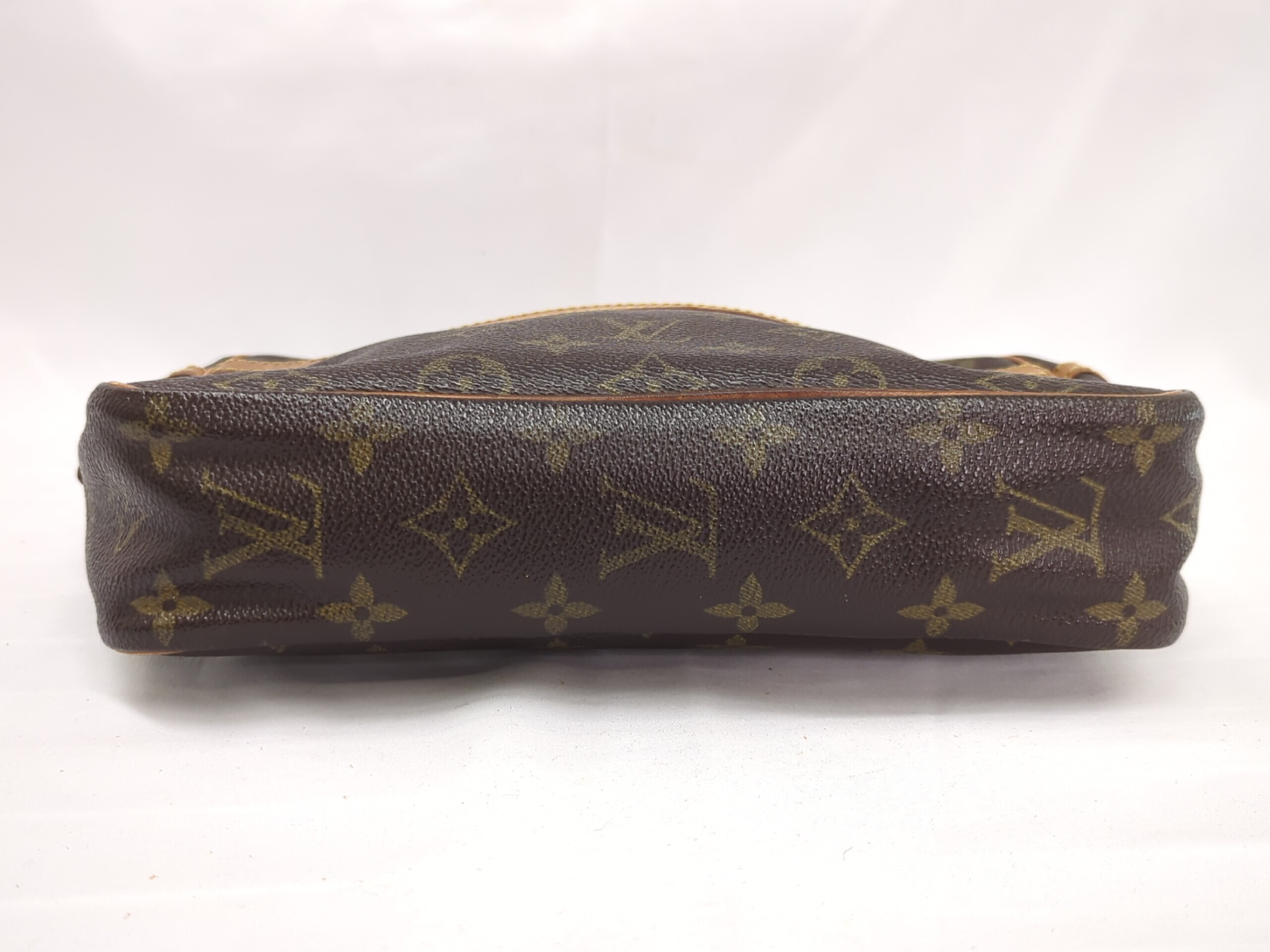 M51847 Monogram Compiegne Clutch Bag — view 5