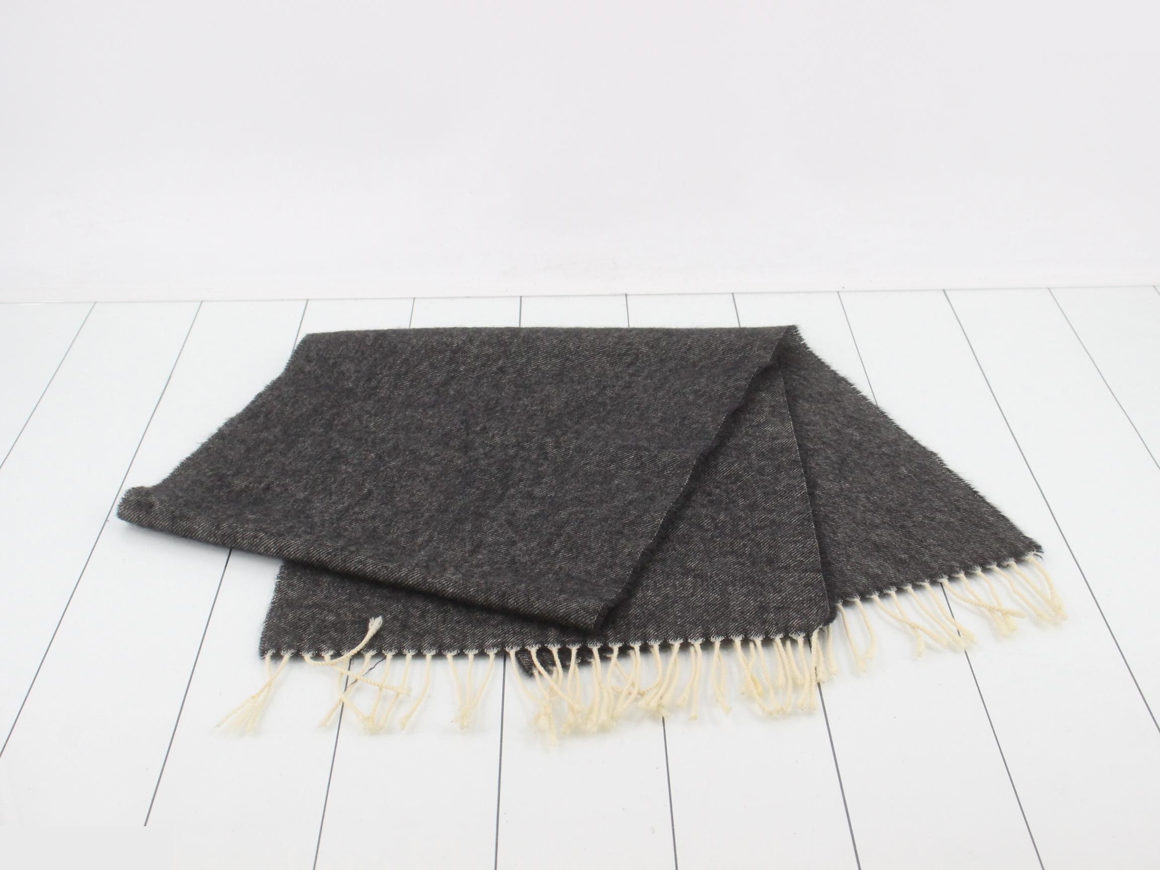 Other lines: Small items, accessories, and scarves — view 3