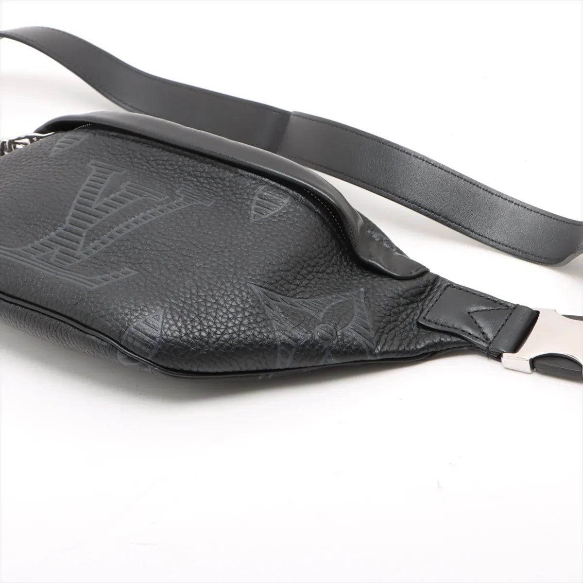 Monogram Giant Discovery Bum Bag NM M57289 CA4230 Black RFID Reactive — view 3