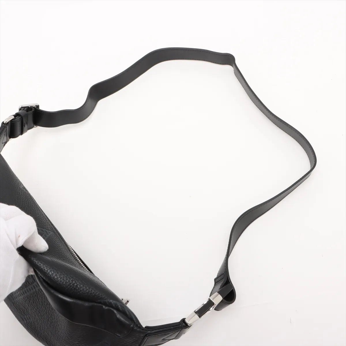 Monogram Giant Discovery Bum Bag NM M57289 CA4230 Black RFID Reactive — view 5